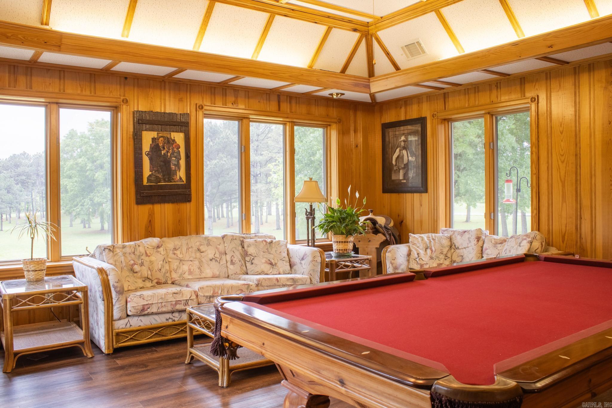 COUNTRY CLUB ESTATES - Residential