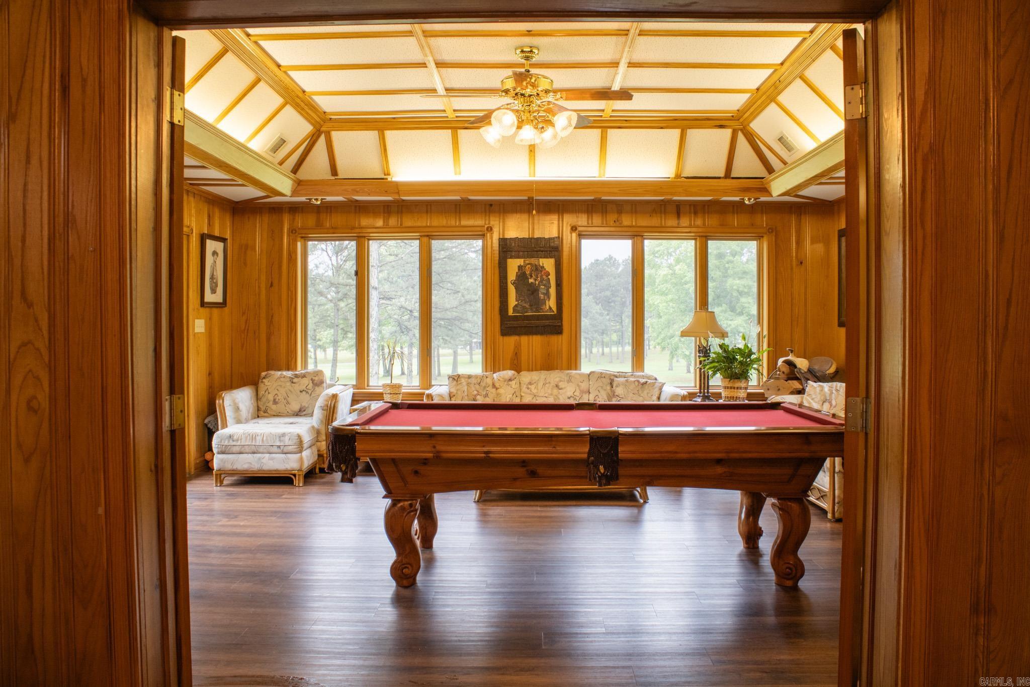 COUNTRY CLUB ESTATES - Residential