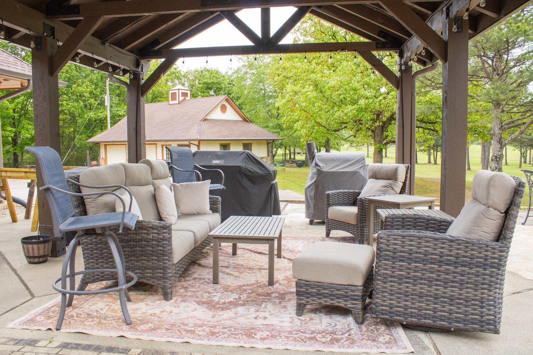 COUNTRY CLUB ESTATES - Residential