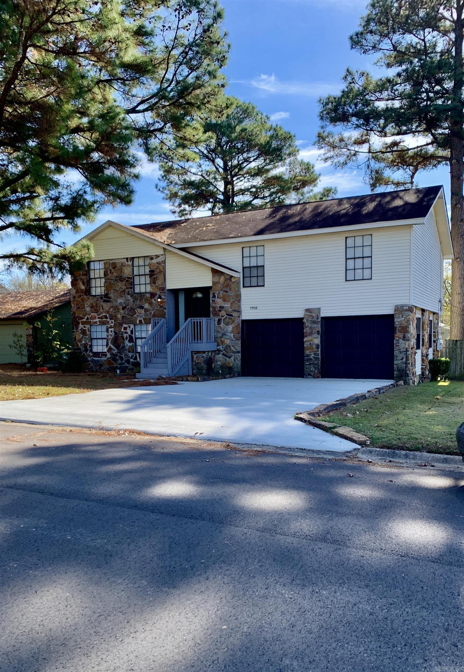 NORTH HILLS MANOR - Residential