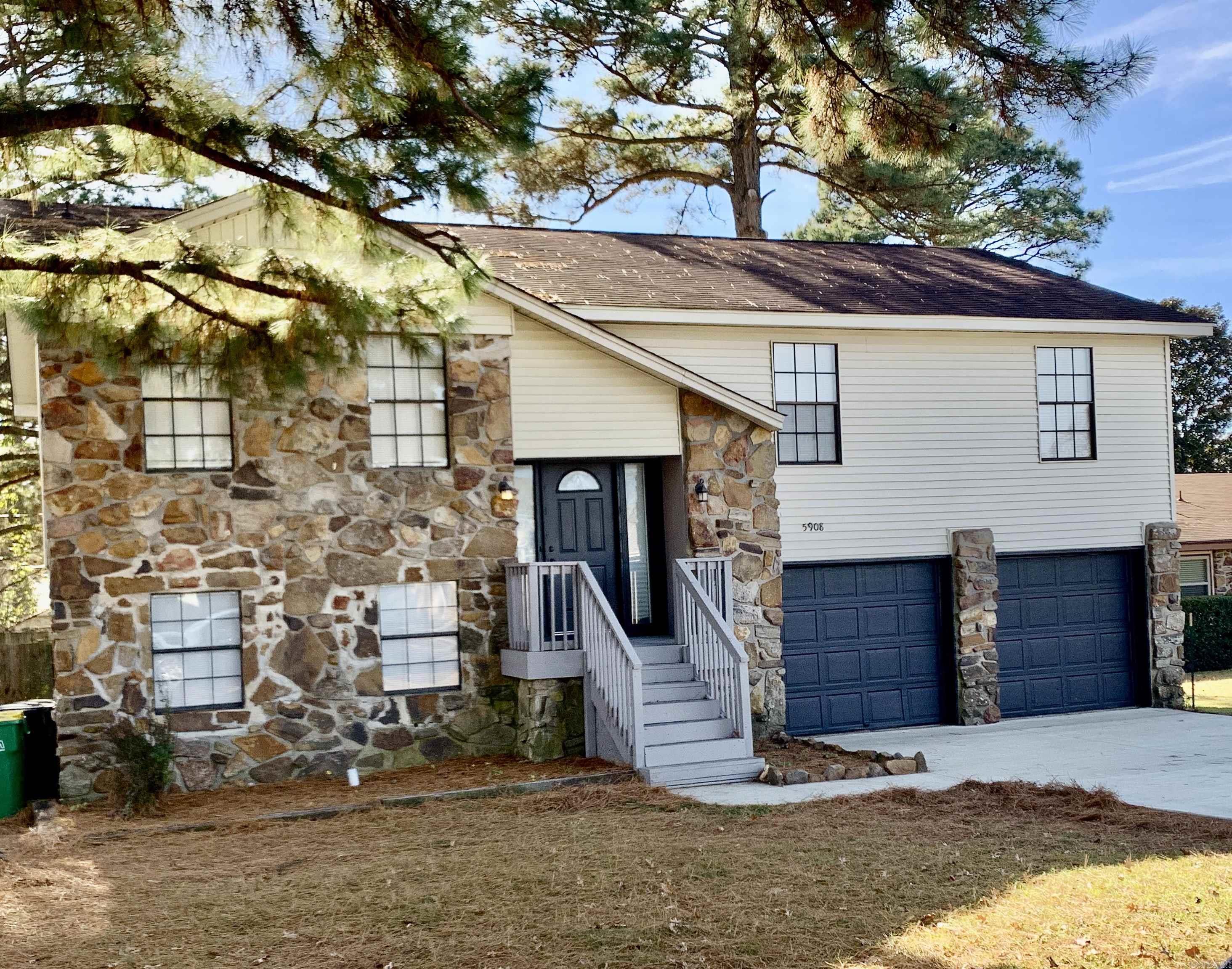 NORTH HILLS MANOR - Residential