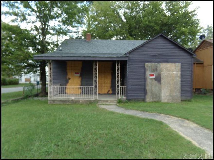 NEWLY REMODELED HOME IN THE BEELERS SUBDIVISION!! This Charming Two Bedroom And One Bath Home Offers Over 1,000 Square Feet Of Comfortable Living Space And Has Been Completely Remodeled! Bright Kitchen With Electric Range And A Separate Dining Area Perfect For Meals And Gatherings! Stylish New Tile Flooring Throughout For Easy Care And A Modern Look! Convenient Electric Washer/Dryer Hookups!! Street Parking Available For Easy Access!AVAILABLE NOW!!!