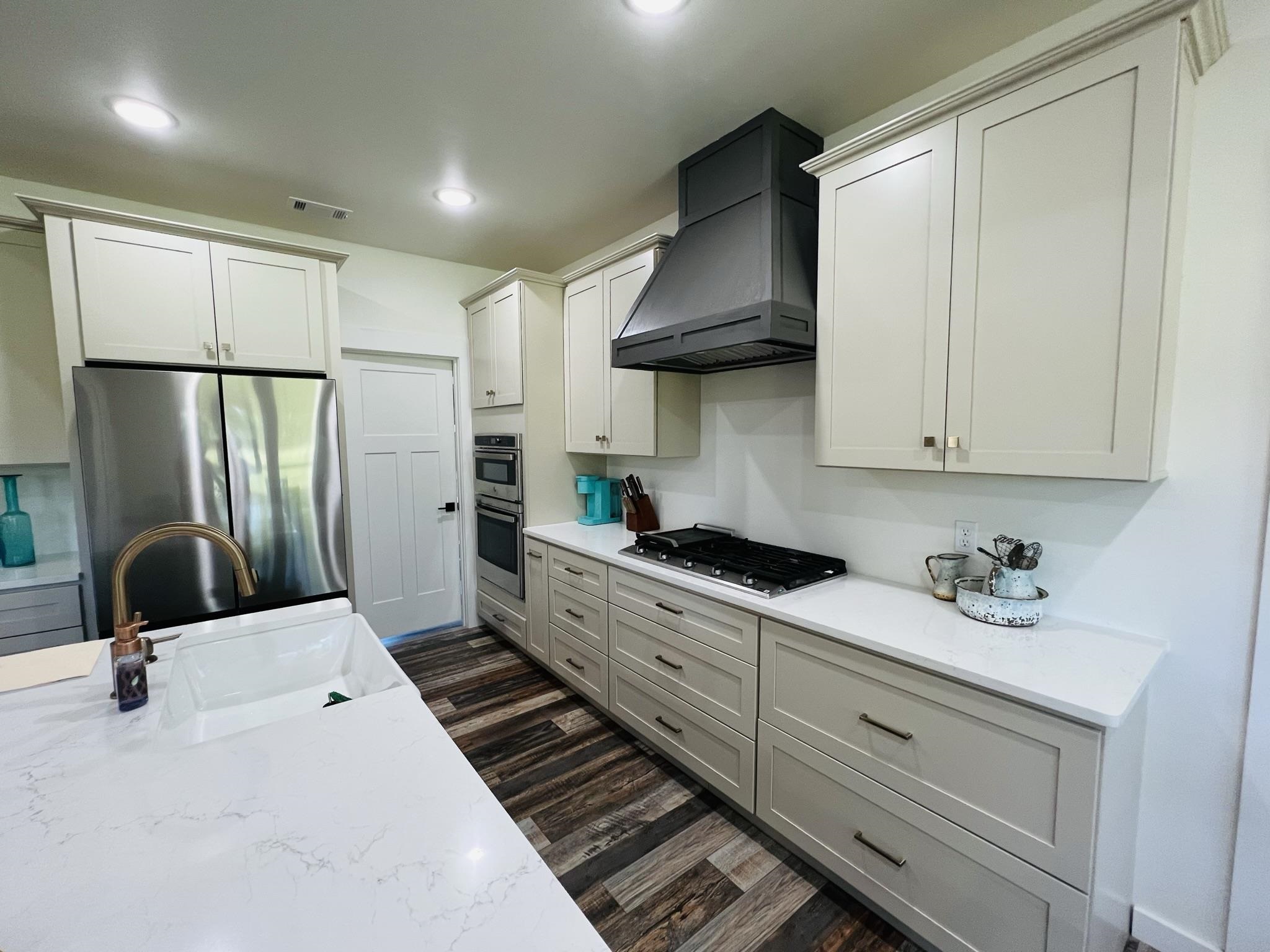 COOPERS HAWK - Residential