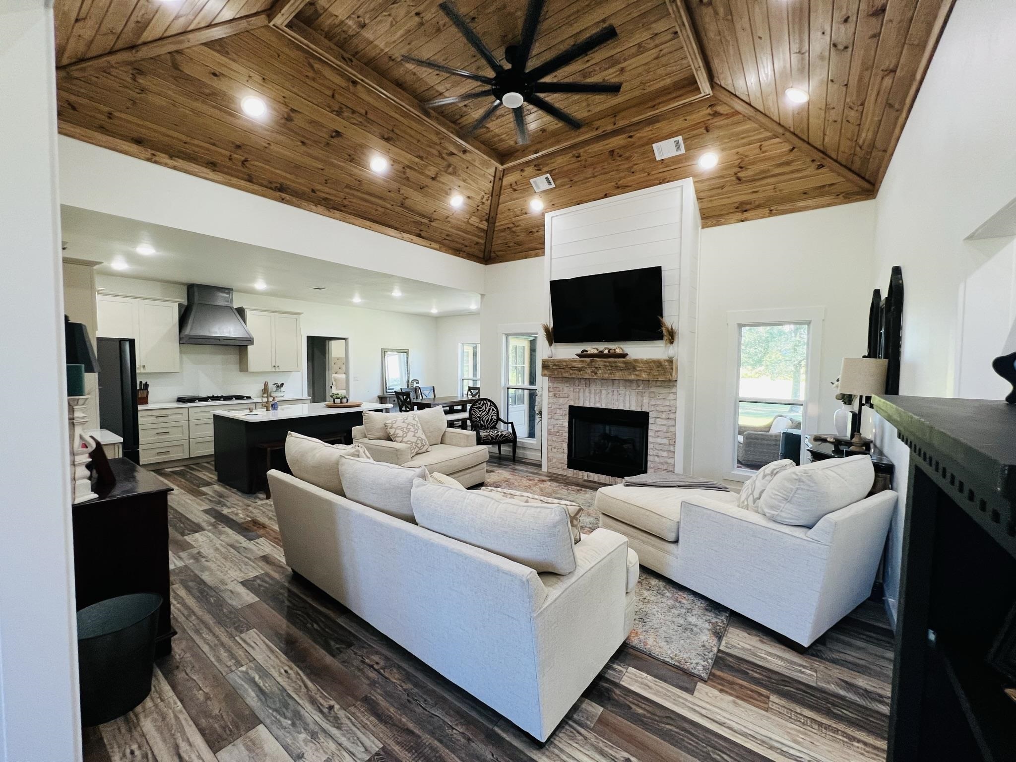 COOPERS HAWK - Residential