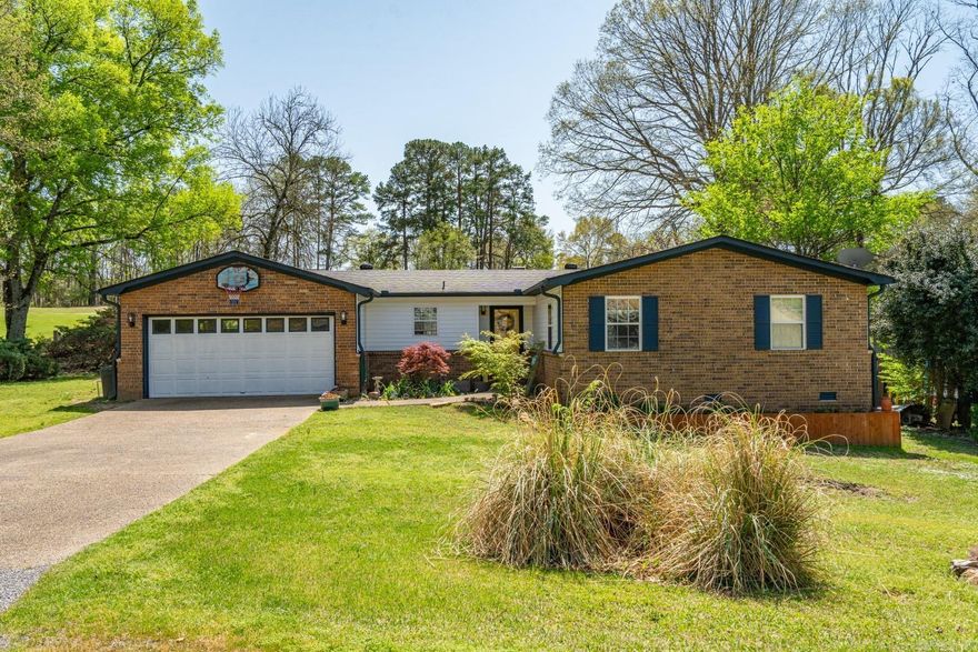 Enjoy resort-style living on the 11th green of Diamondhead Golf Course in beautiful Hot Springs, AR. This meticulously maintained, single-level residence is conveniently located on a dead-end street near Diamondhead's main entrance. The home’s elevated cottage aesthetic is both warm and inviting, with special touches peppered throughout. Recent updates include smooth ceilings, fresh paint, solid wood flooring, resurfaced cabinetry, upgraded lighting and plumbing fixtures, refreshed kitchen and bathrooms, and an HVAC still under warranty (3 yrs old). Relax fireside, tinker in the XL garage, or grill while watching golfers pass by. Join us in Diamondhead for attainable golf course living with POA dues of only $113 per month. [For added convenience, there is an option to purchase select furnishings.]