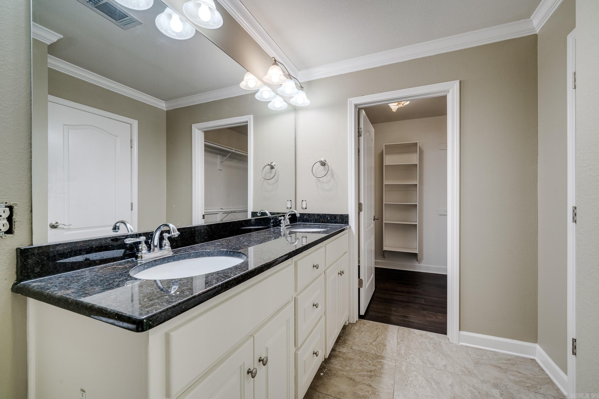 JAXON TERRACE - Residential