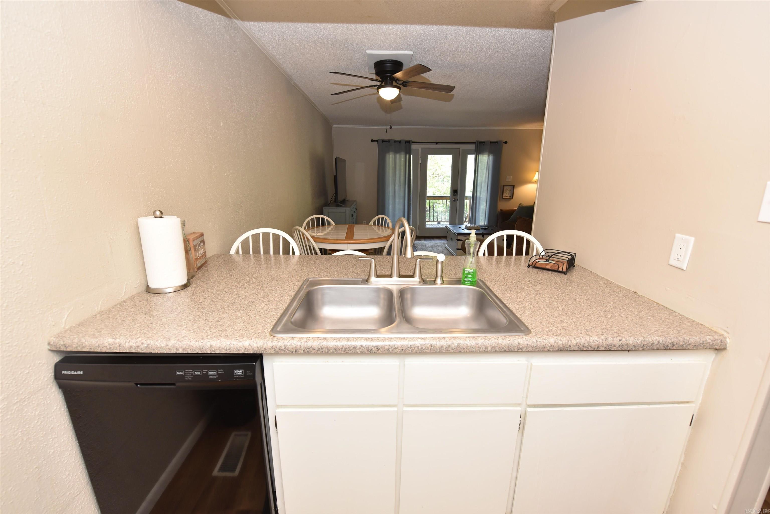 CHELSEA GLADE CONDO - Residential