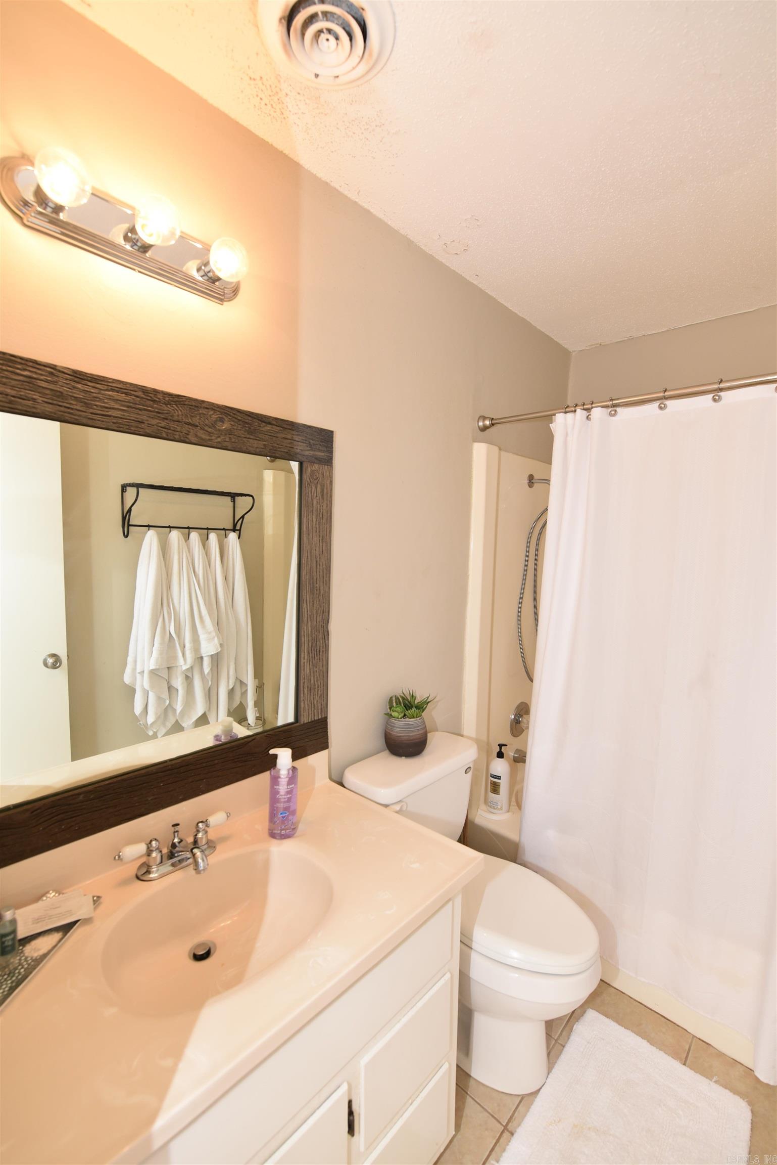 CHELSEA GLADE CONDO - Residential