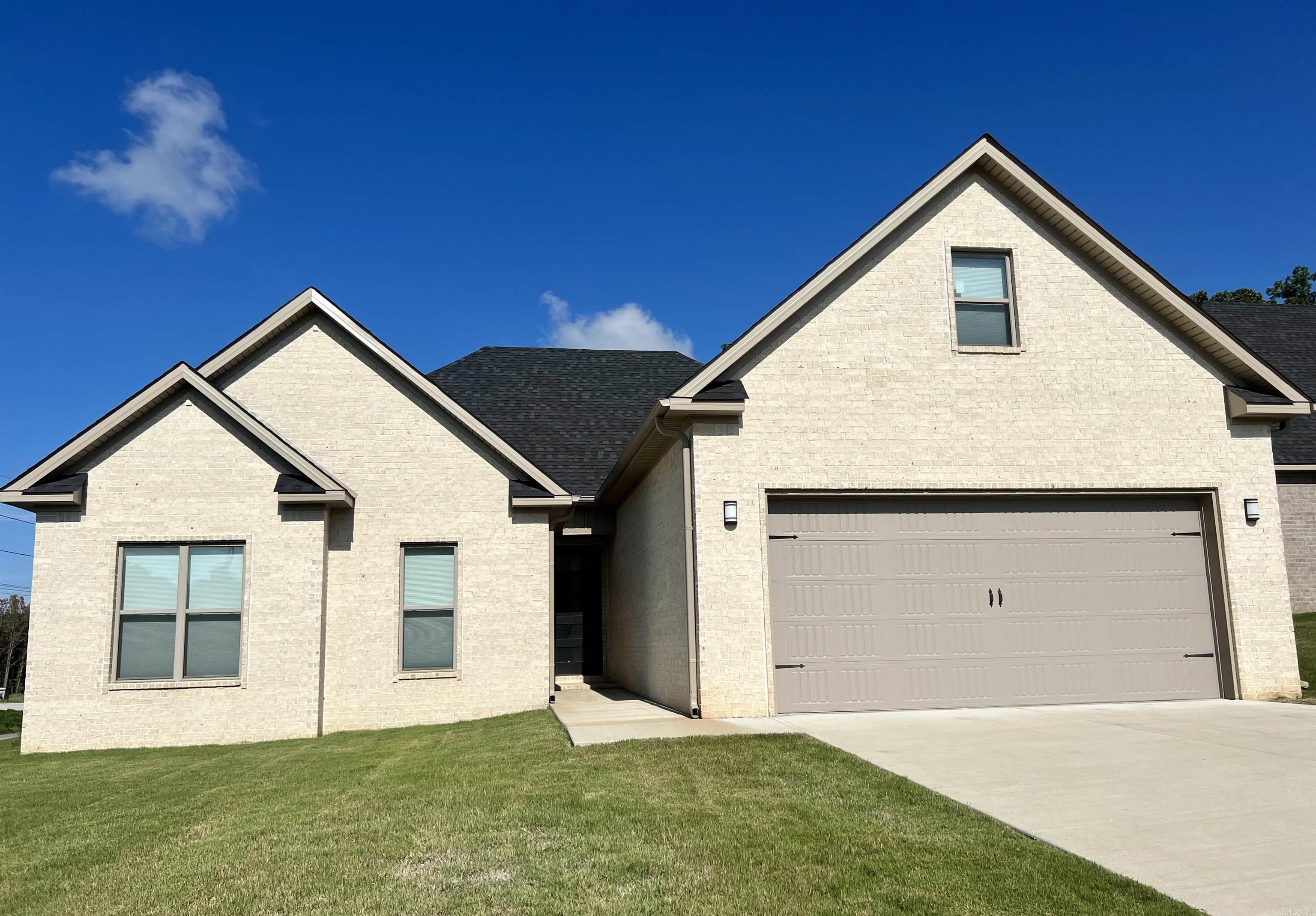 Perfect neighborhood to raise a family in! Four bedroom, three bath home that is easily accessible off of CR 712 with all the amenities that come with living on a golf course, as well as community pool, tennis courts, playground and clubhouse restaurant. Move in ready with a fenced backyard, screened in back porch, doggy door and additional patio. Tree line behind the fence for additional privacy. House also comes with a gas log fireplace, upgraded stainless Kitchen Aid appliances, under cabinet lighting, touch kitchen faucet, granite and custom blackout shades throughout house.