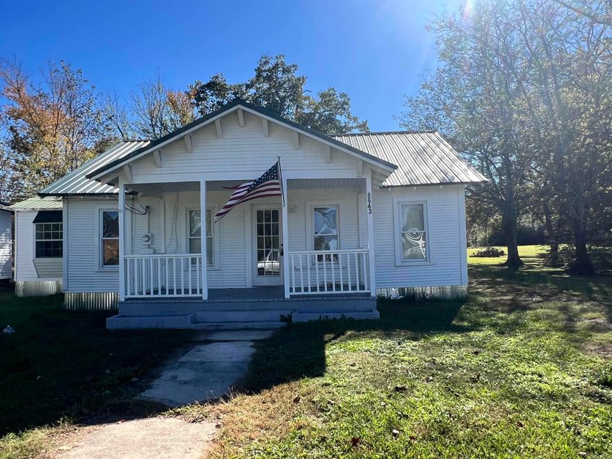 Investment Opportunity in Prattsville sitting on .54 acres! Home features 3 bedrooms, 1 bathroom, but another bathroom has been started on. Large kitchen area and spacious laundry room. This property does not qualify for a traditional mortgage.  Cash or bank financing only.