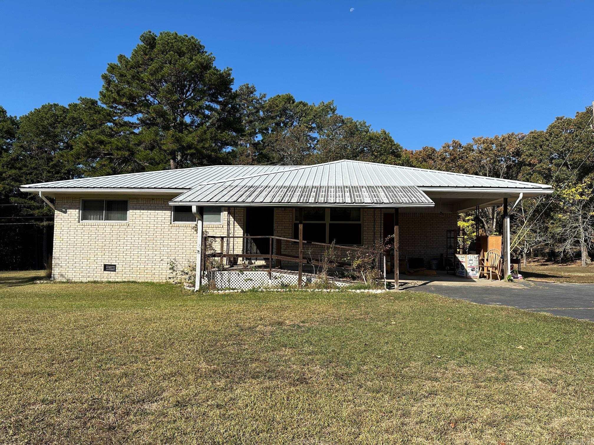 OLDER HOME ON 9 ACRES,LARGE SHOP BUILDING, NICE LAND. AGENTS SEE REMARKS