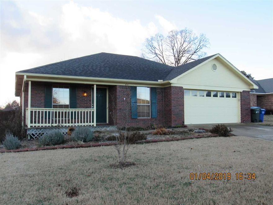 Well maintained 3 bedroom home, oversized family room, large kitchen with lots of cabinets, spacious bedrooms, washer & dryer hook-ups, all basic kitchen appliances, fully fenced yard, 2 car garage with storage room. Sorry, no pets.