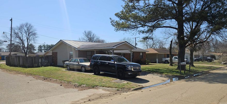 REAL ESTATE AUCTION - 24 INCOME PRODUCING HOME RENTALS IN WYNNE, AR - FRI. MAY 2, 10AM - ATTENTION Investors and homebuyers! Join us for this live real estate auction being held at the Fire Station in Wynne, AR (1111 Falls Blvd N, Wynne, AR 72396) on Friday, May 2nd at 10am. Here's your chance to purchase turnkey, income producing homes. For a list of all twenty-four properties or additional details contact the listing agent. Rent rolls are available upon request.  315 CE Brawner Road, Wynne, AR • 3BR/2BA • 1456 sq ft • Year built: 1978 • Roof: Metal • Monthly rent being collected: $700 • Rental contract: 1/18/18 - MONTHLY   TERMS FOR THE REAL ESTATE AUCTION:  • Must Have Proof of Availability of Funds to Register. • 10% Buyer's Premium added to bidder’s final purchase price. • Closing in 30 Days. • Sold AS IS, WHERE IS. • No Contingencies. • No Exceptions Will Be Made. • Earnest Money in The Amount of 10% - Preferably in the Form of a Cashier’s Check - Payable to Thomas Blackmon Realty - Due Day of the Auction. • Announcements Made Day of the Sale Take Precedence Over Printed Material.