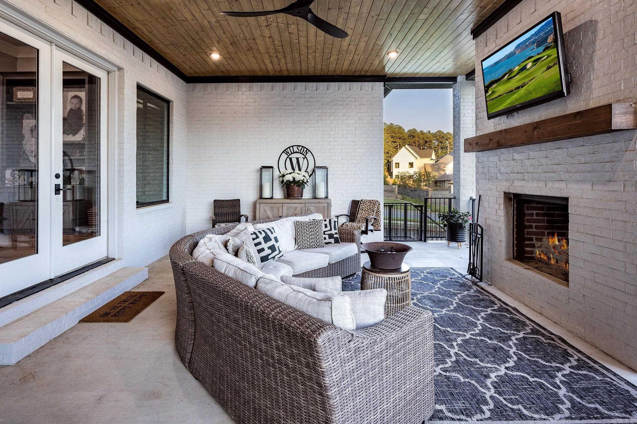 CHENAL VALLEY "FALSTONE COURT" - Residential