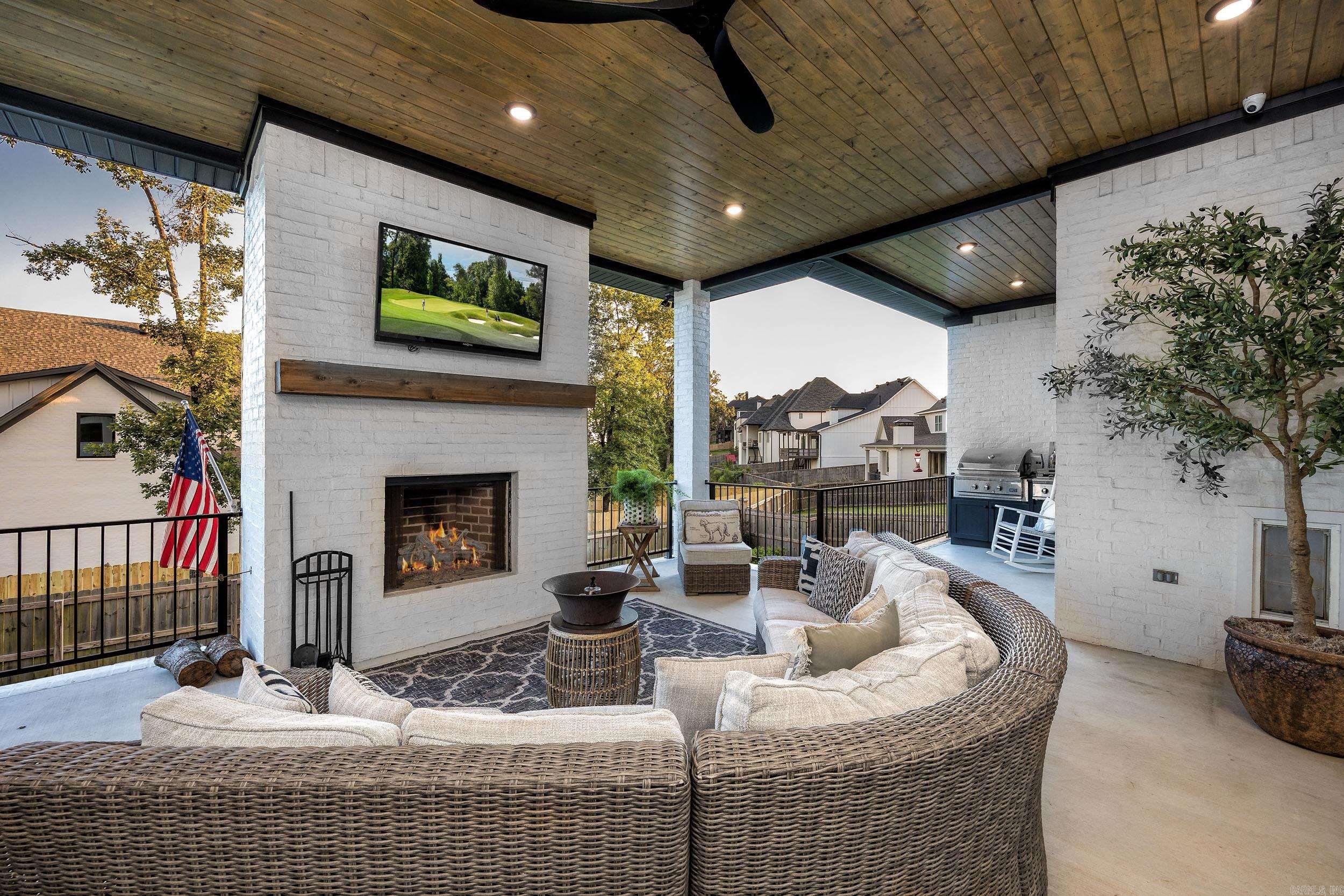 CHENAL VALLEY "FALSTONE COURT" - Residential