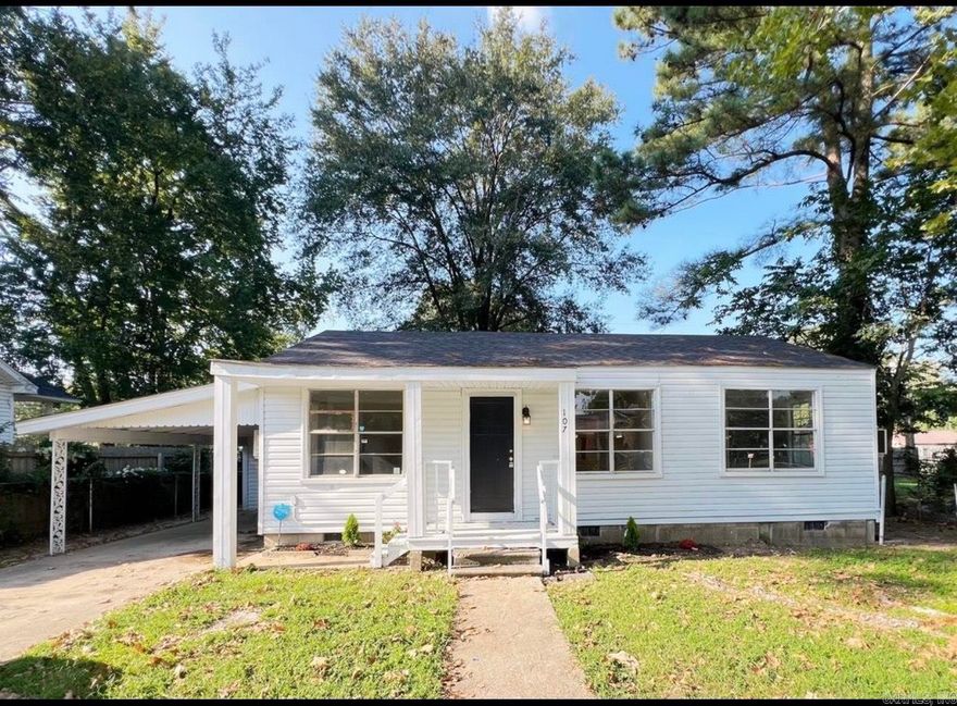 Fantastic updated home in the heart of Jacksonville! 3 bedroom one bath. Great size backyard. New air system! Make this one yours today!