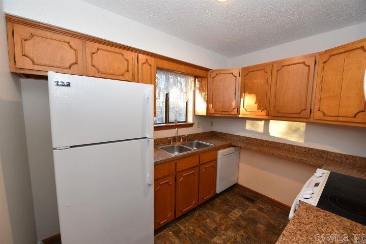 LAKEWOOD HILLS - Residential