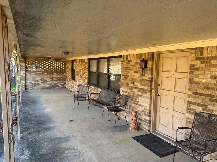 All brick home in the heart of Hot Springs! Just a couple minutes to shopping, doctors and Oaklawn track. 3 bedroom, 3 bath with enough space to rearrange layout if preferred. Large lot approximately a half acre lends to the private setting in the middle of town. Square footage does not appear to include basement bedroom and full bath.