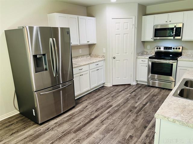 Ivanhoe Estates I - Residential Lease