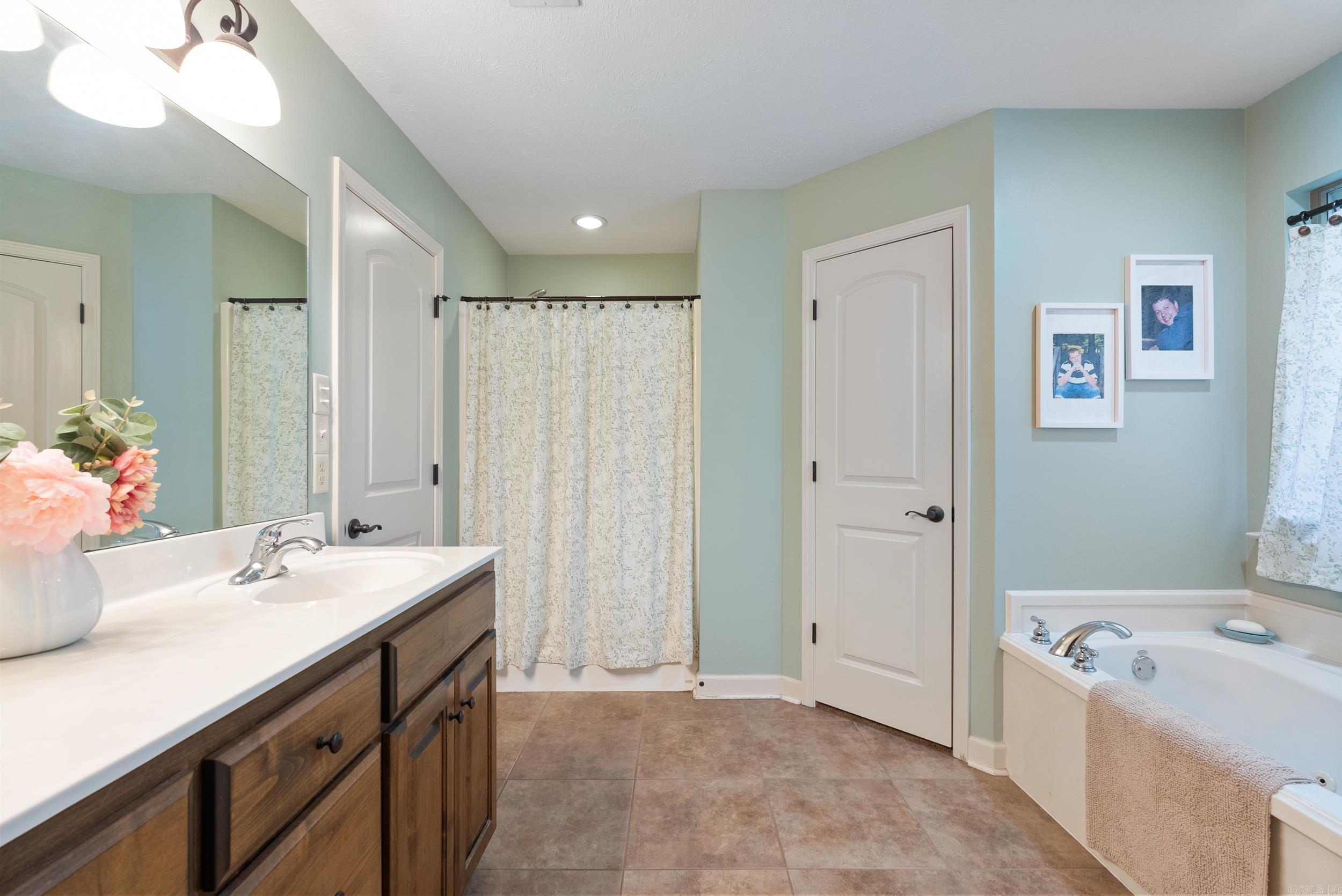 JEREMY COVE - Residential