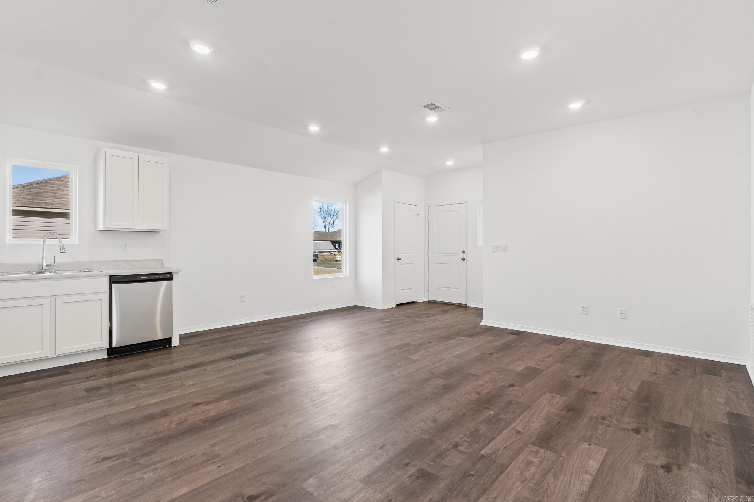 DEERFIELD ESTATES - Residential