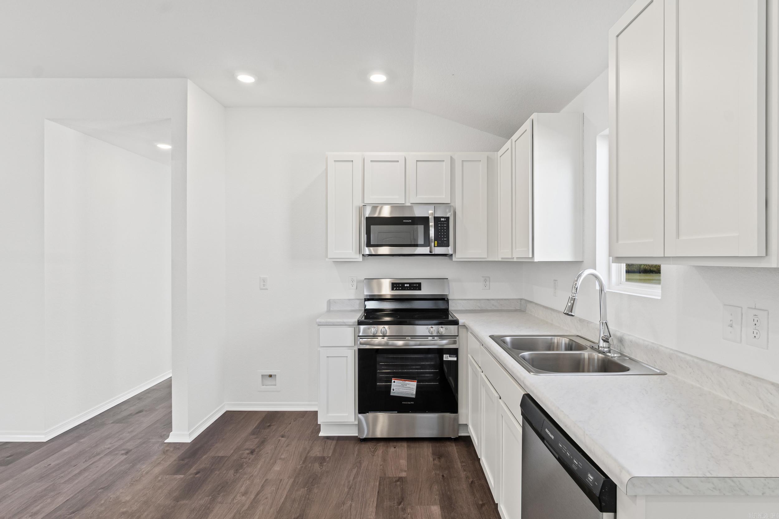 DEERFIELD ESTATES - Residential