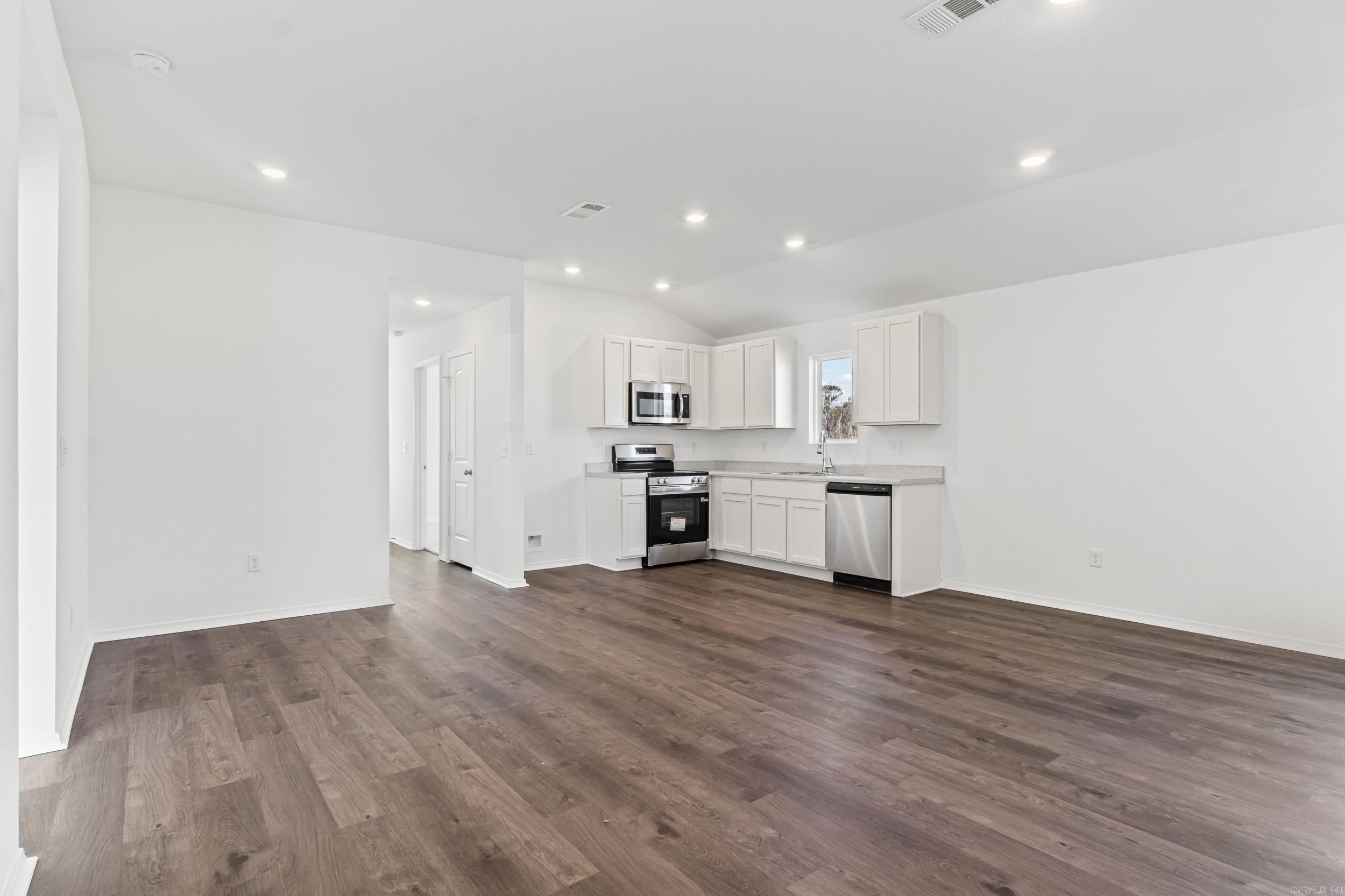 DEERFIELD ESTATES - Residential