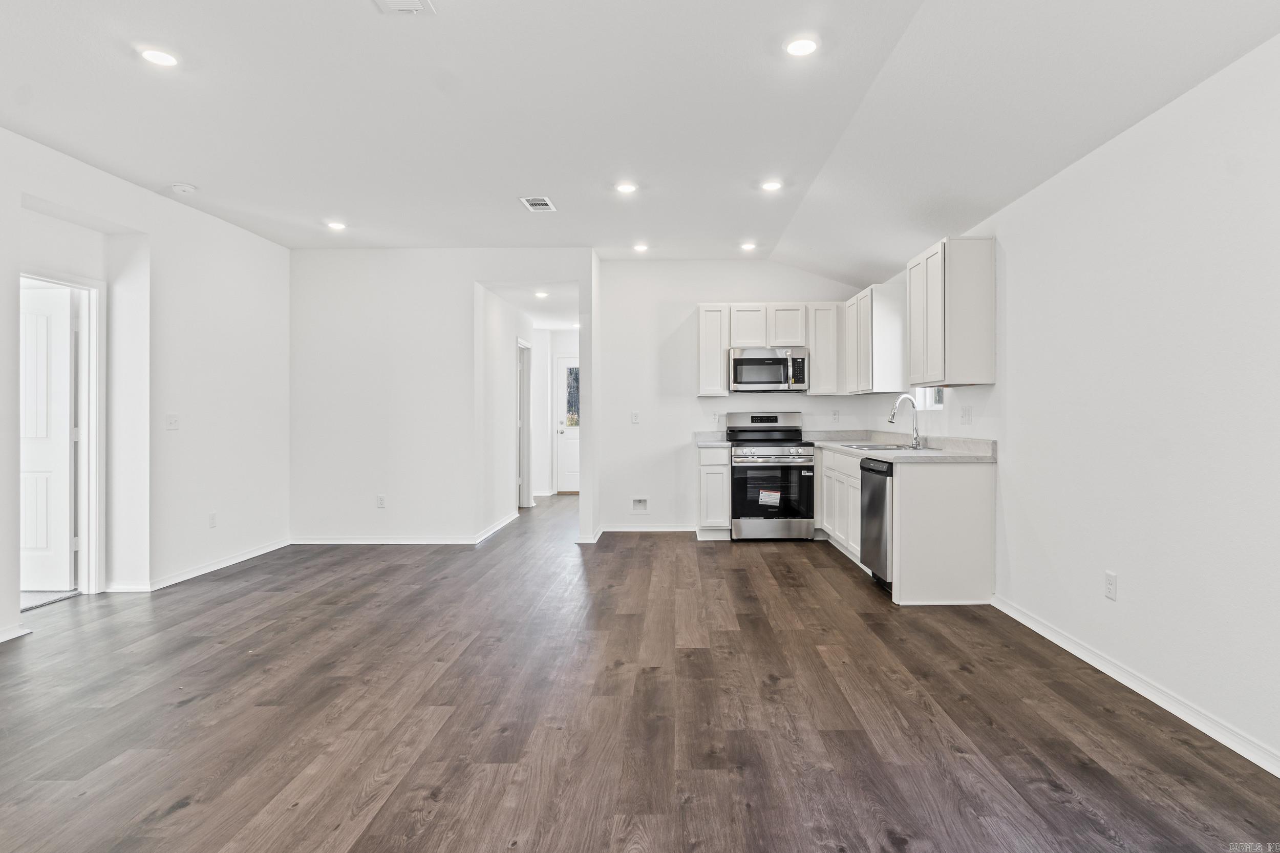 DEERFIELD ESTATES - Residential