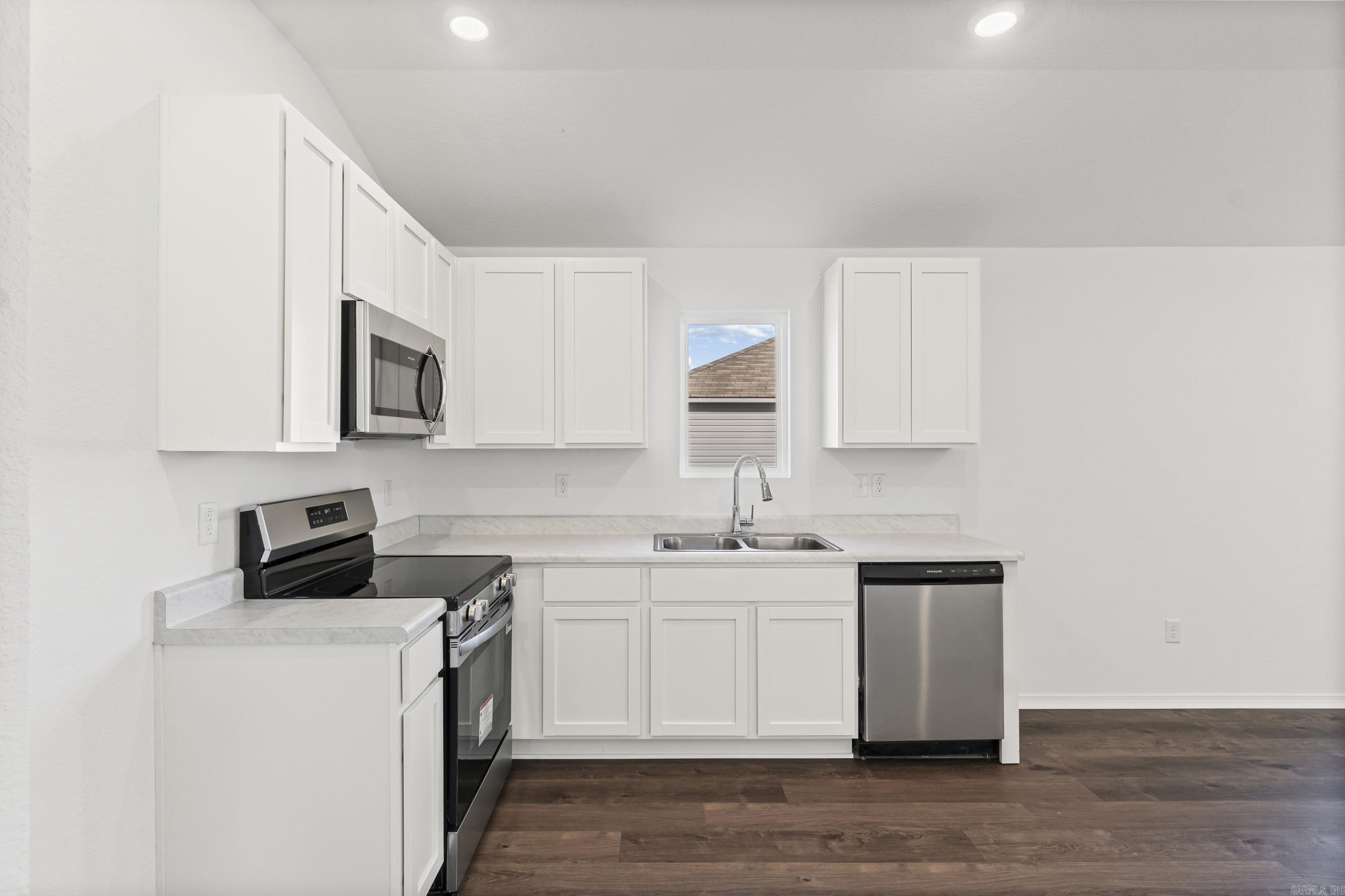 DEERFIELD ESTATES - Residential