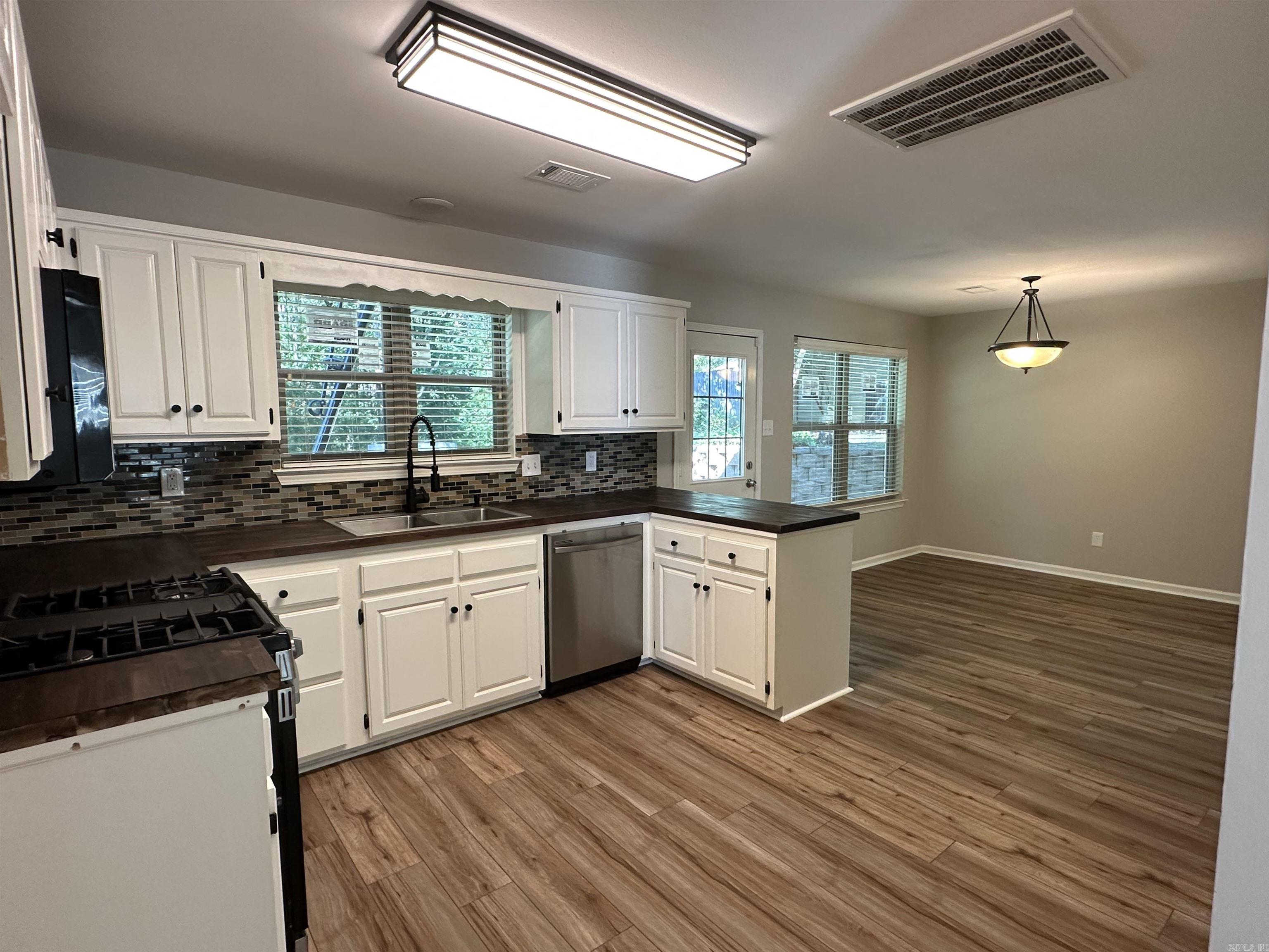 RIVER OAKS - Residential