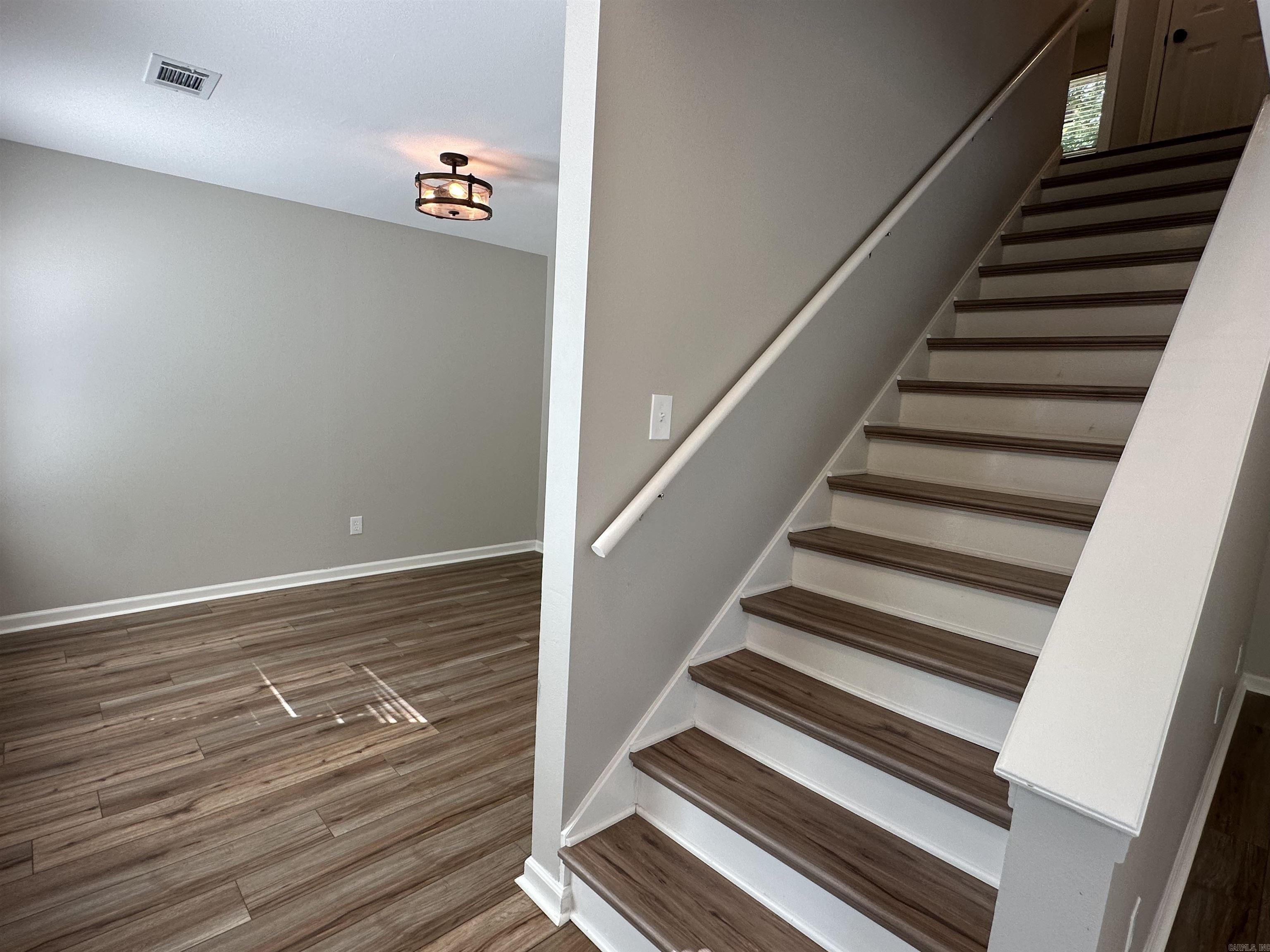 RIVER OAKS - Residential