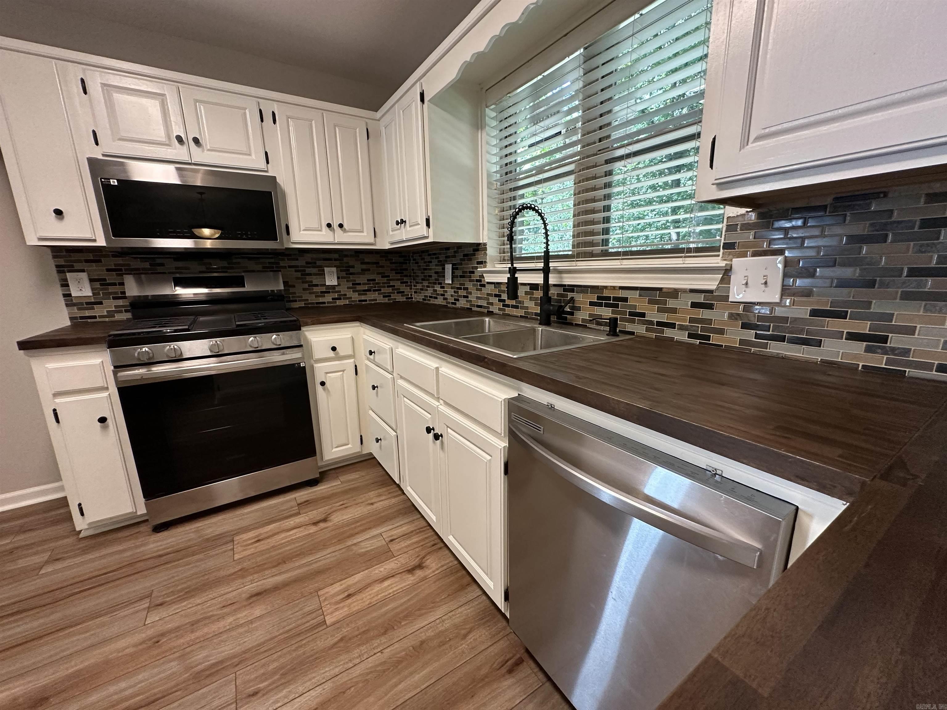 RIVER OAKS - Residential