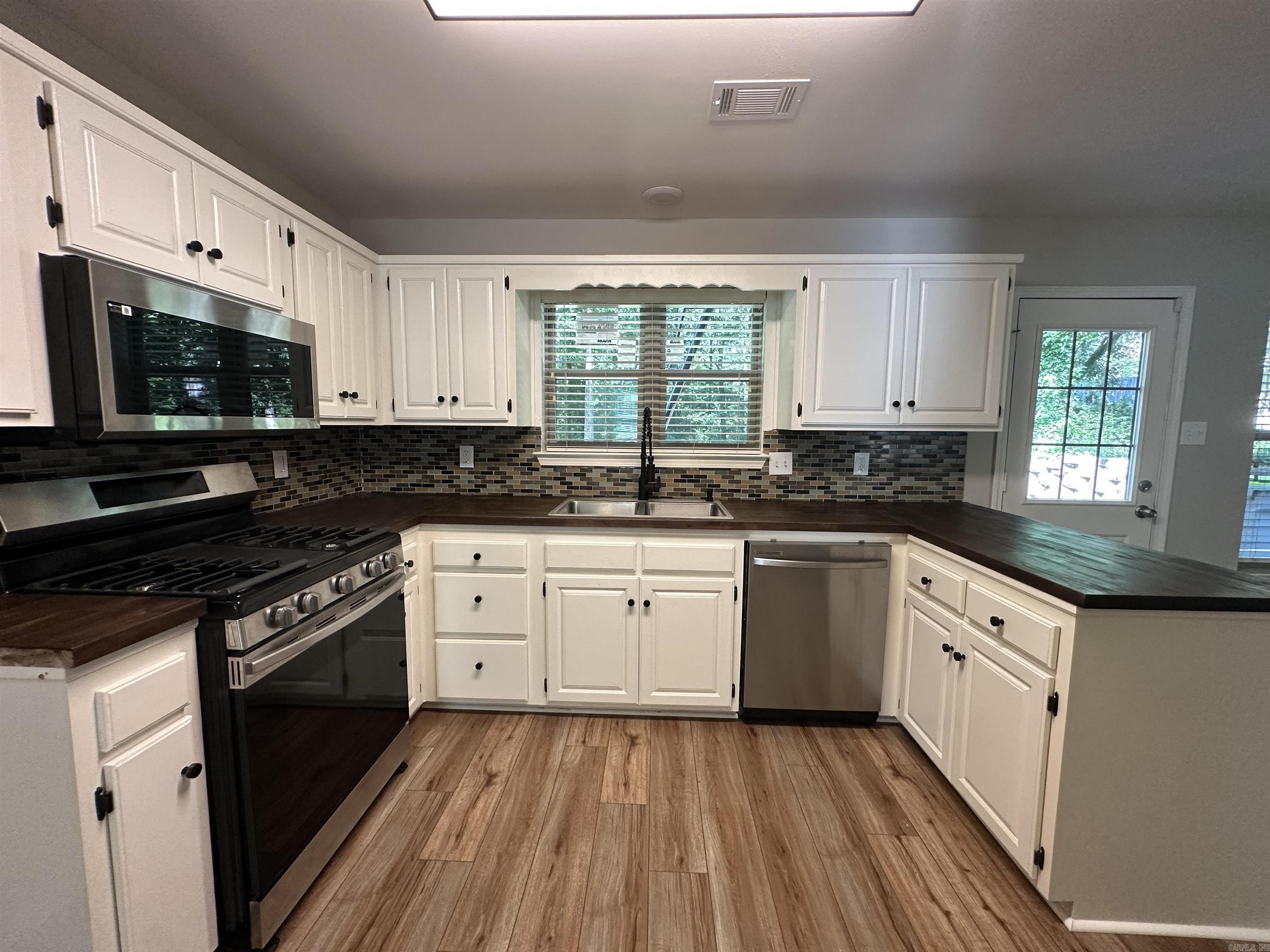 RIVER OAKS - Residential