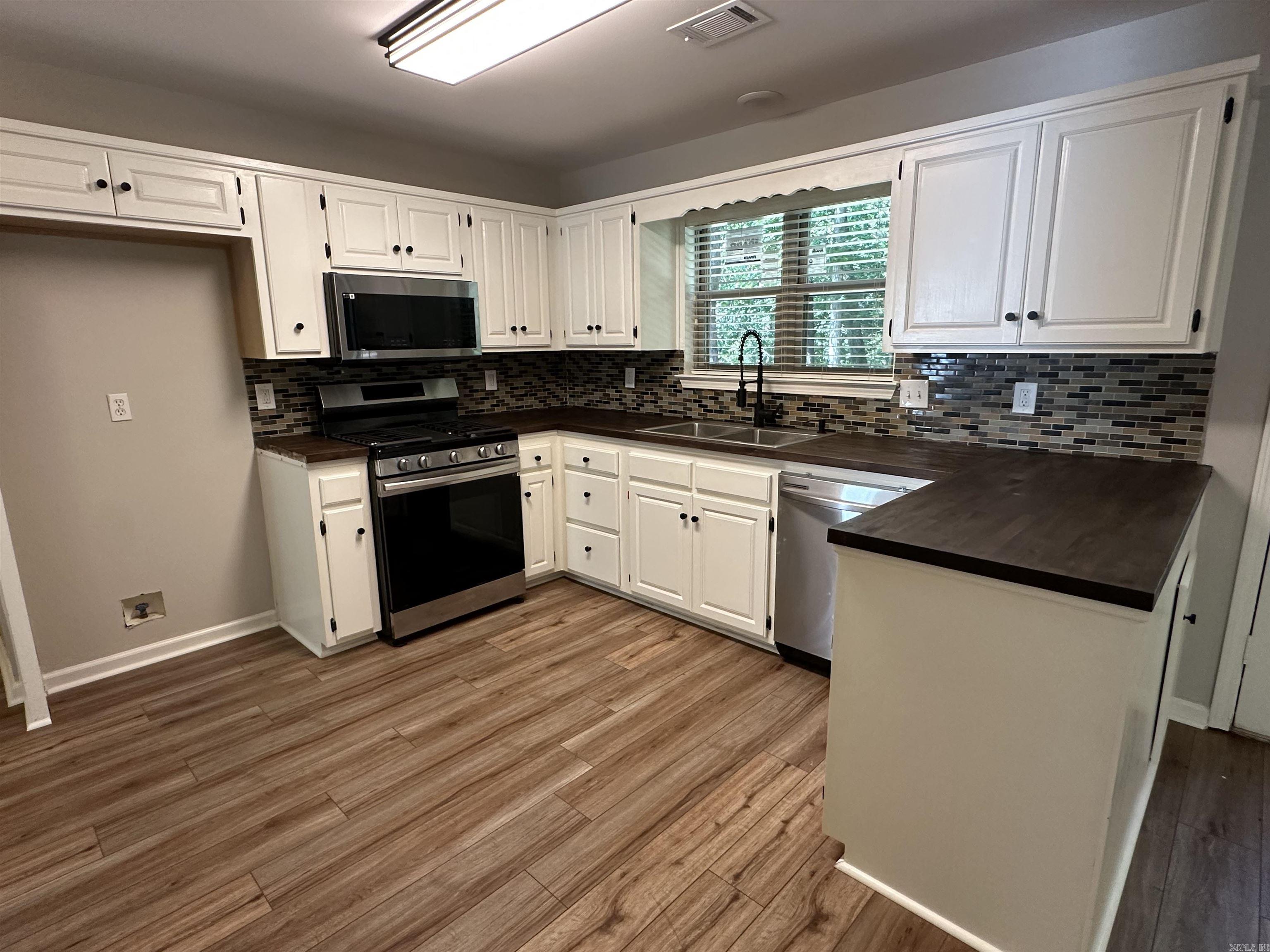 RIVER OAKS - Residential