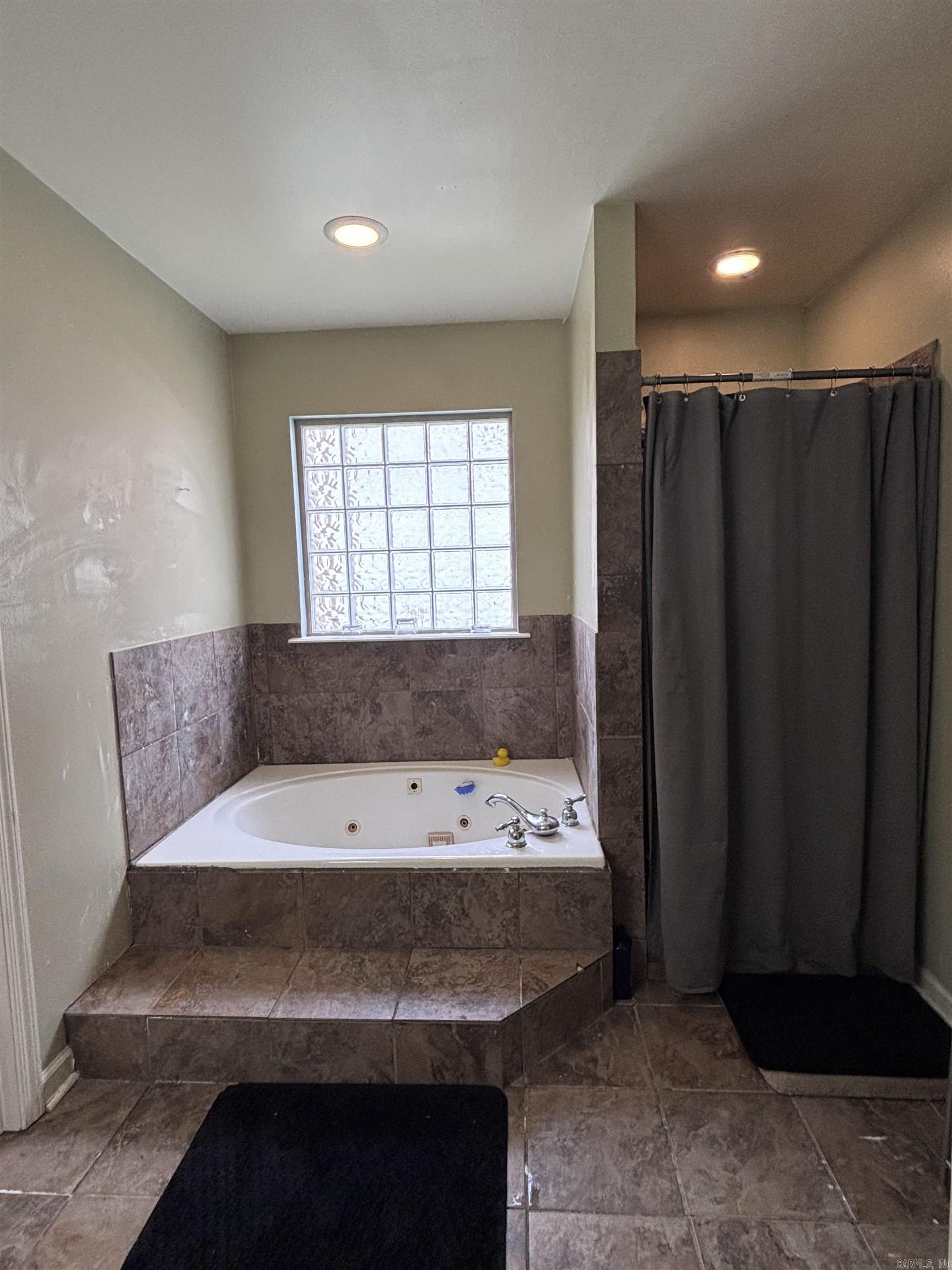 ENGLAND AC - Residential