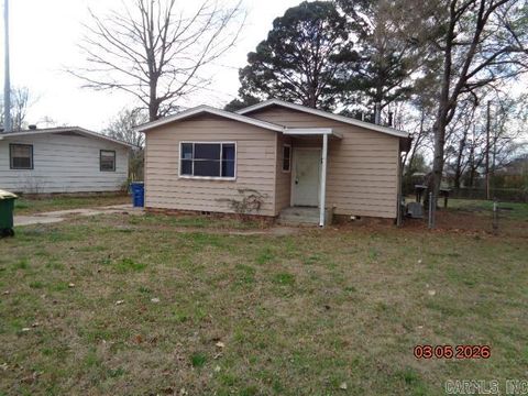 Photo of 207 Shamrock Drive, North Little Rock, AR 72118 (MLS # 26014790)