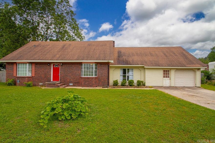 Welcome to this adorable, charming, roomy, wonderful, and well-maintained home in Sherwood. 52 Cardinal Valley Drive features a spacious layout with 5 bedrooms and 2 bathrooms, a renovated kitchen, 5 Years old Roof, a new hot water Tank, and updated bathrooms. Don't miss this well-maintained property in a desirable neighborhood.