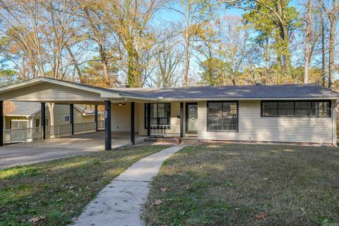 Photo of 725 Forest Lane, Benton, AR 72019 (MLS # 25048883)
