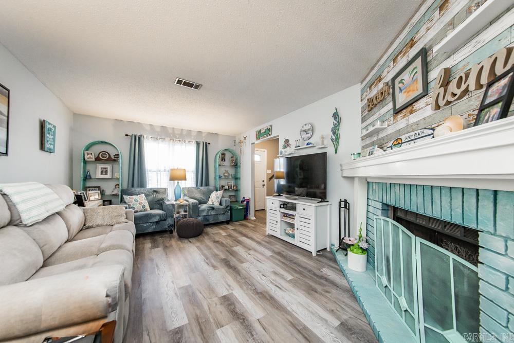 OAK CREST - Residential