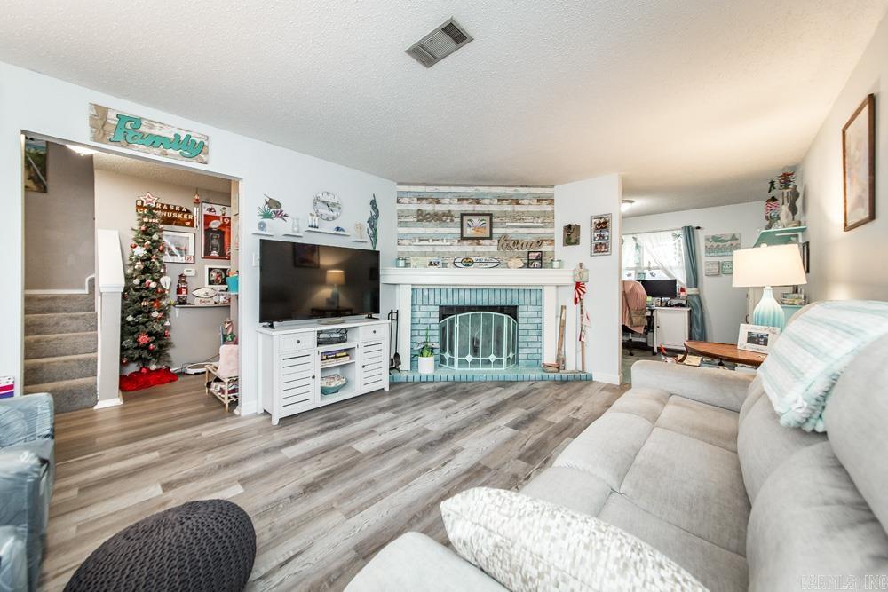 OAK CREST - Residential