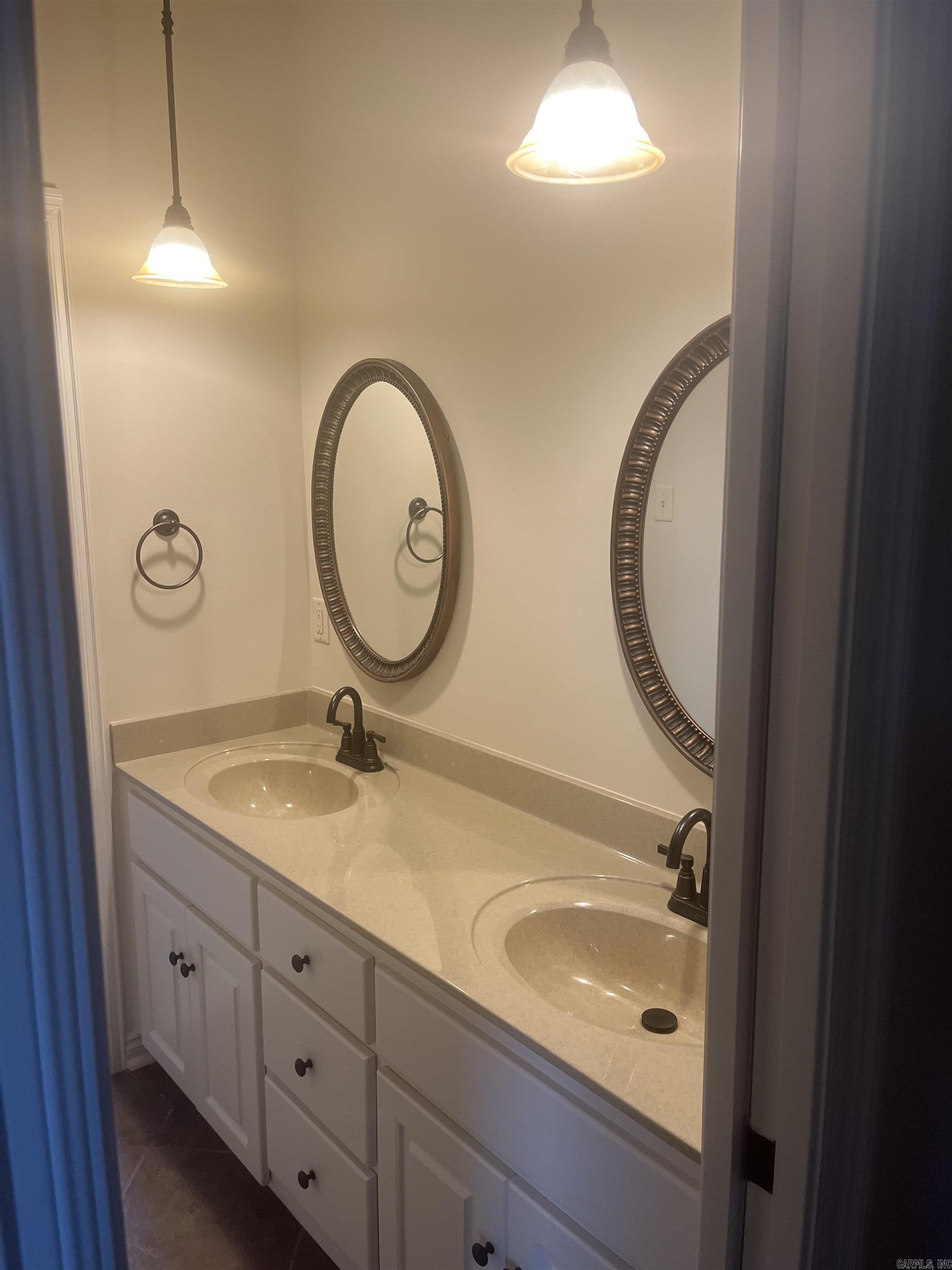 MILLERS CROSSING - Residential