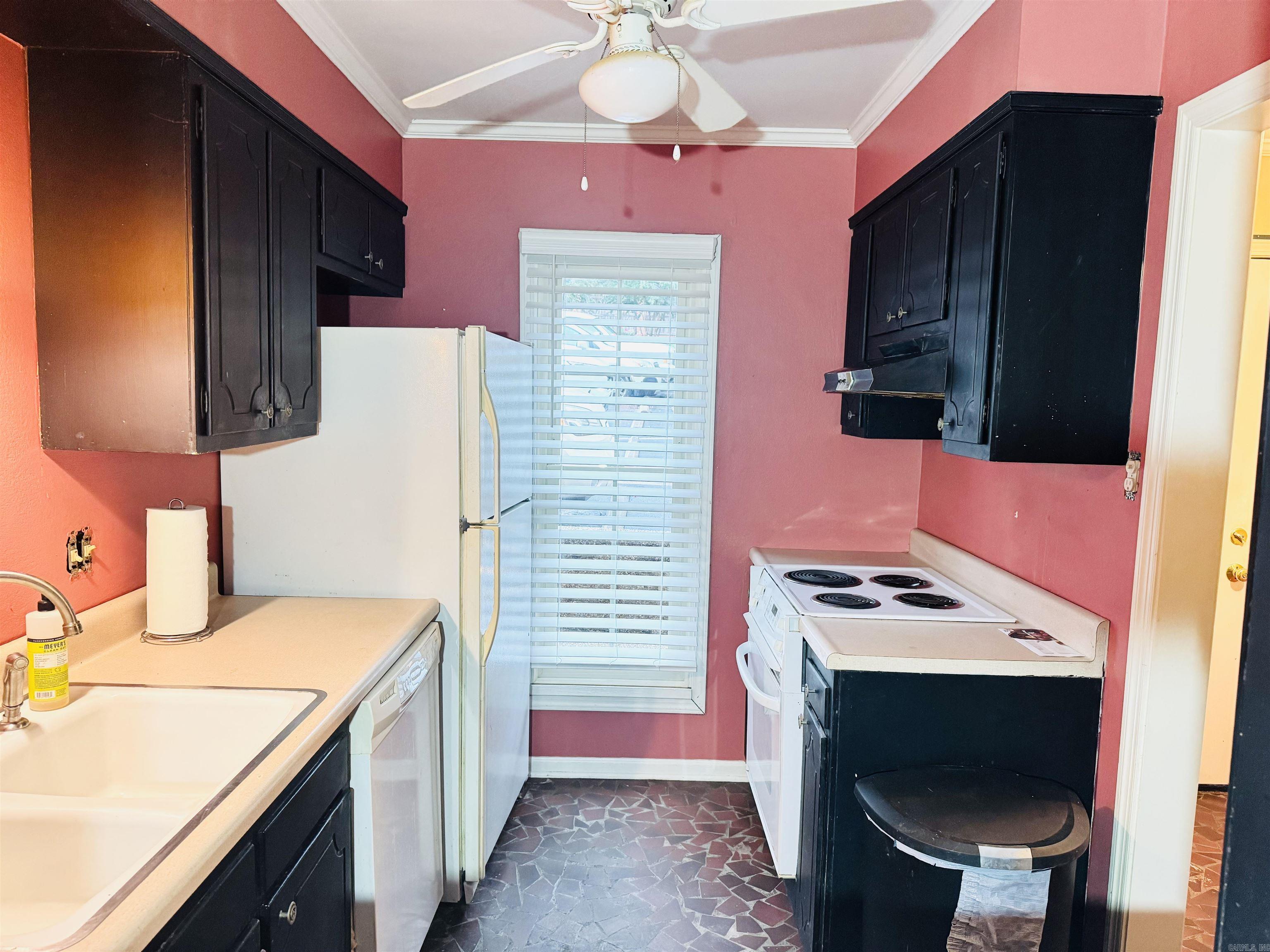 HAMPTON COURT APT HPR - Residential