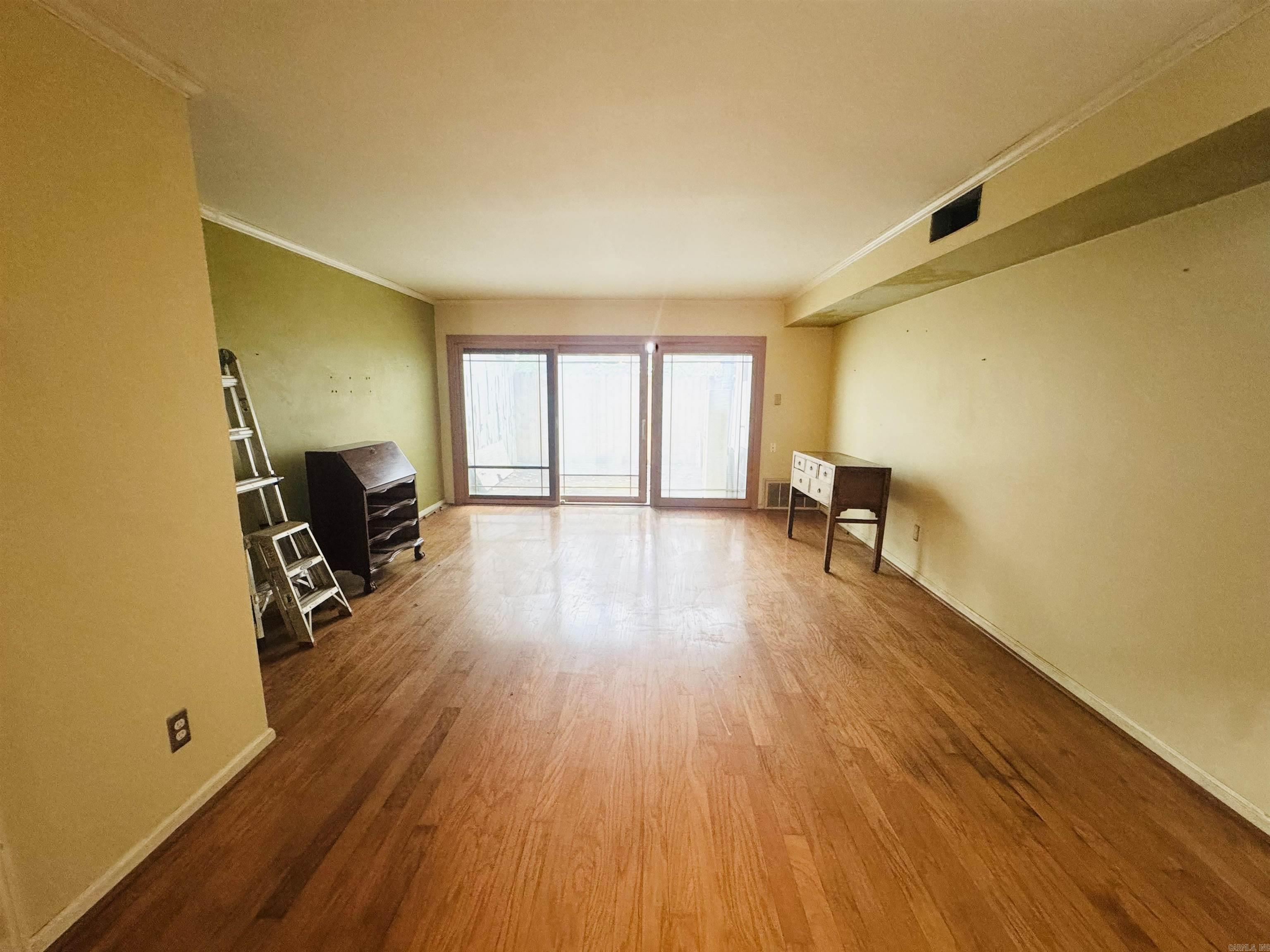 HAMPTON COURT APT HPR - Residential