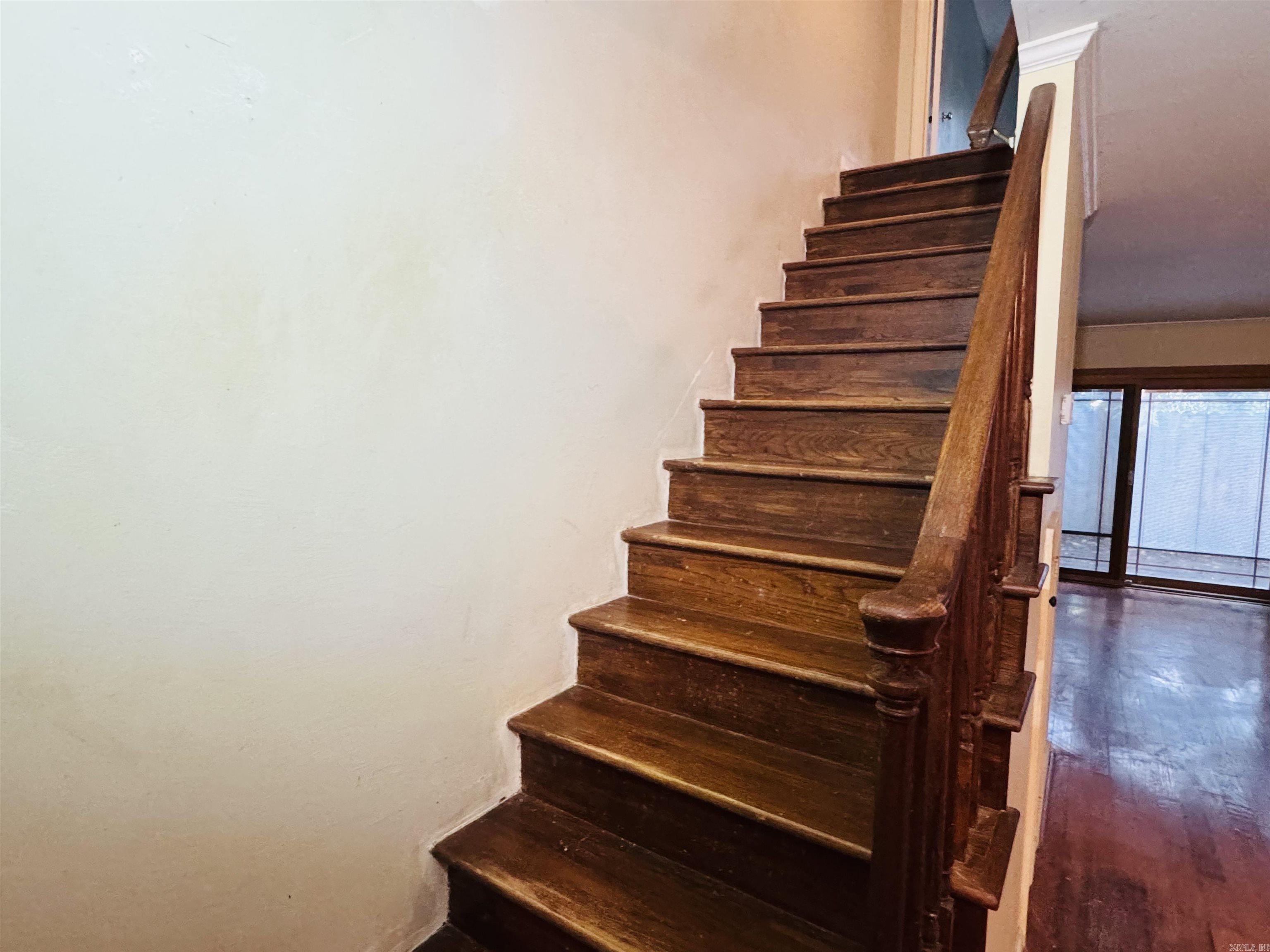 HAMPTON COURT APT HPR - Residential