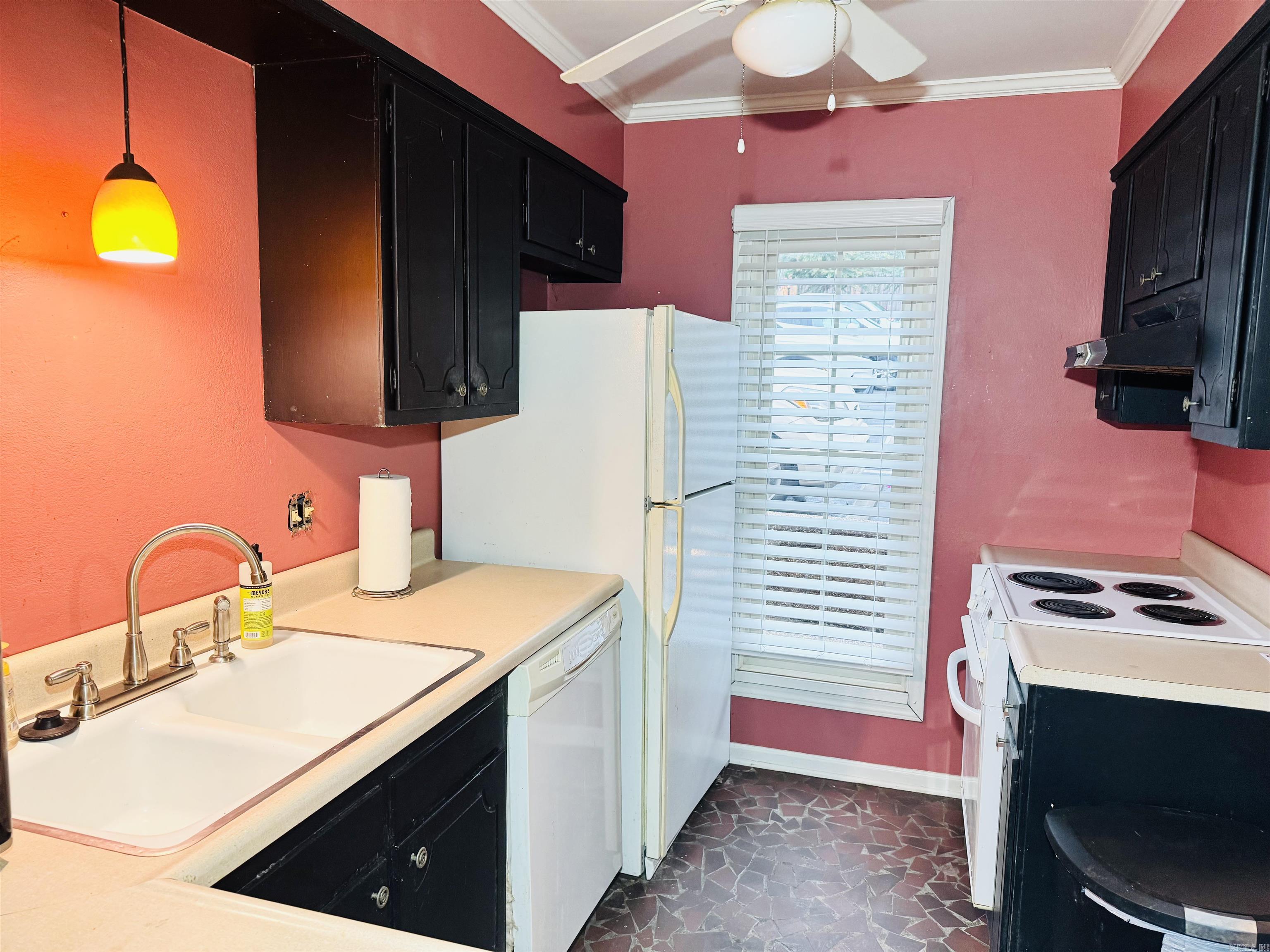 HAMPTON COURT APT HPR - Residential