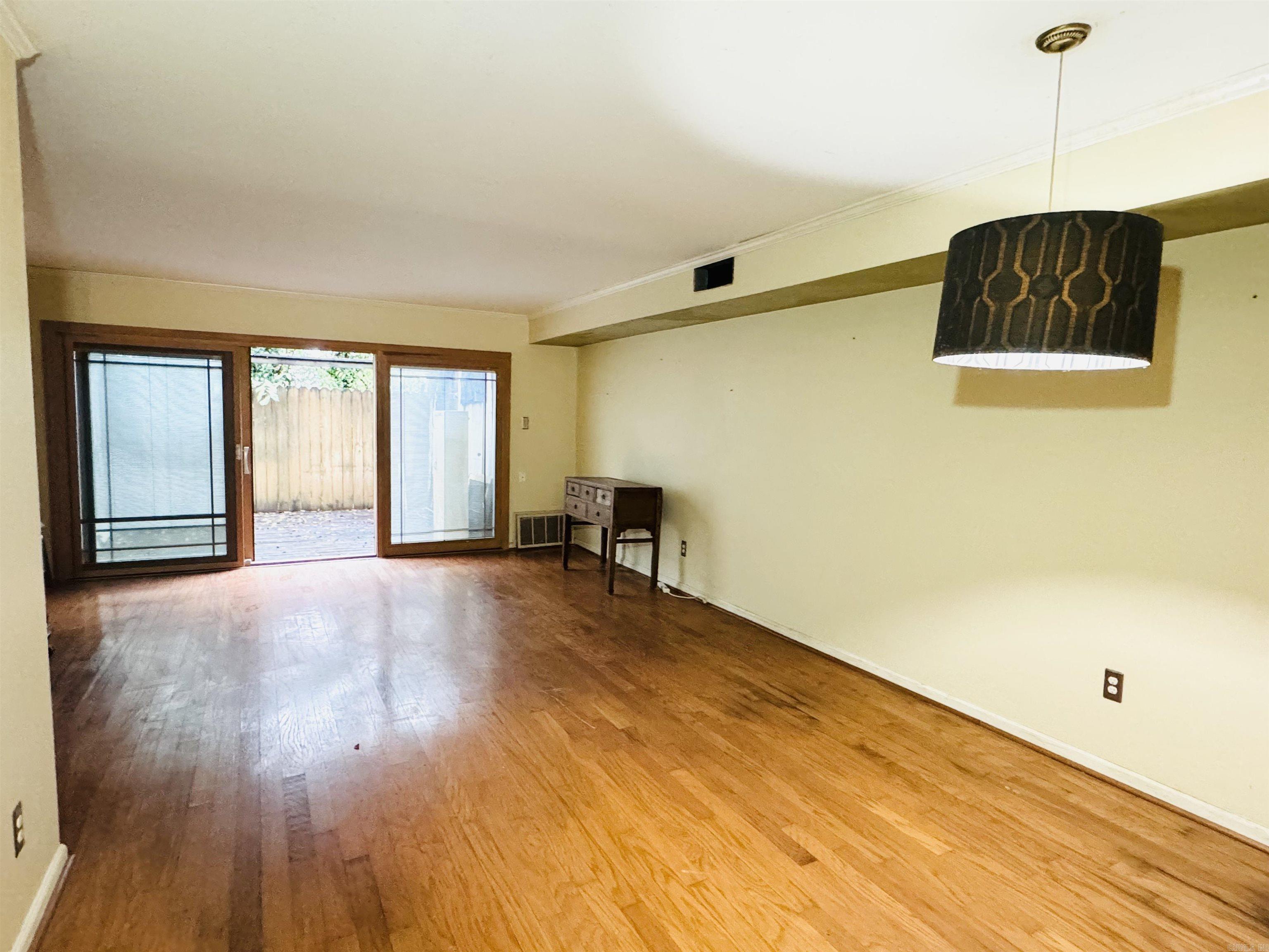 HAMPTON COURT APT HPR - Residential