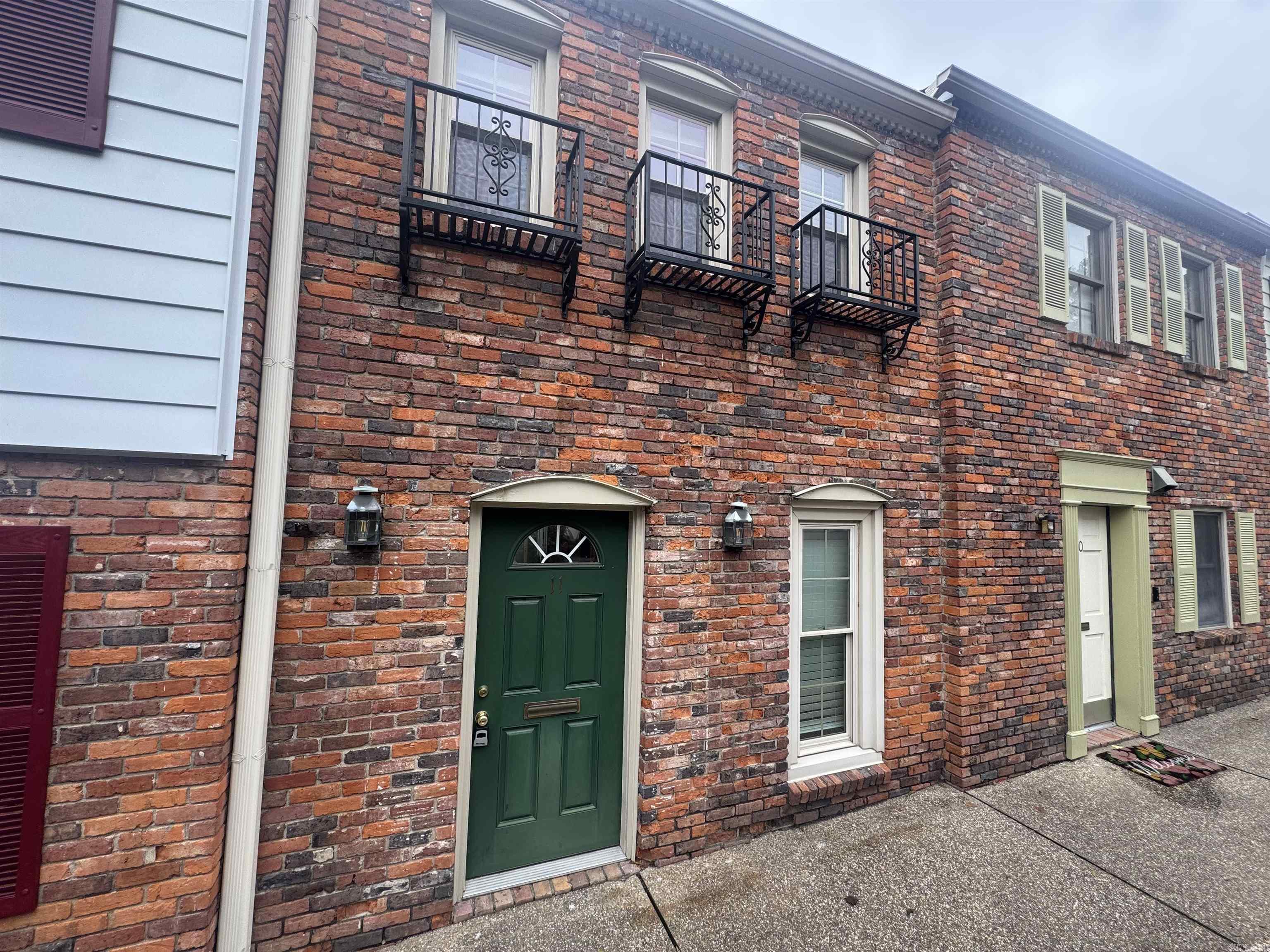 HAMPTON COURT APT HPR - Residential