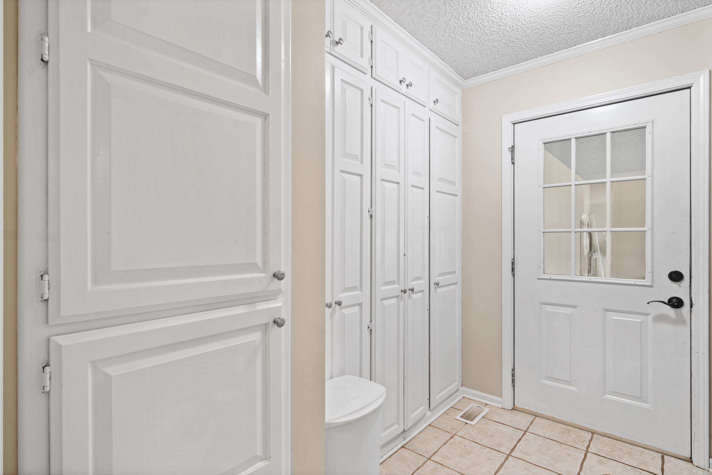 RIVER OAKS - Residential