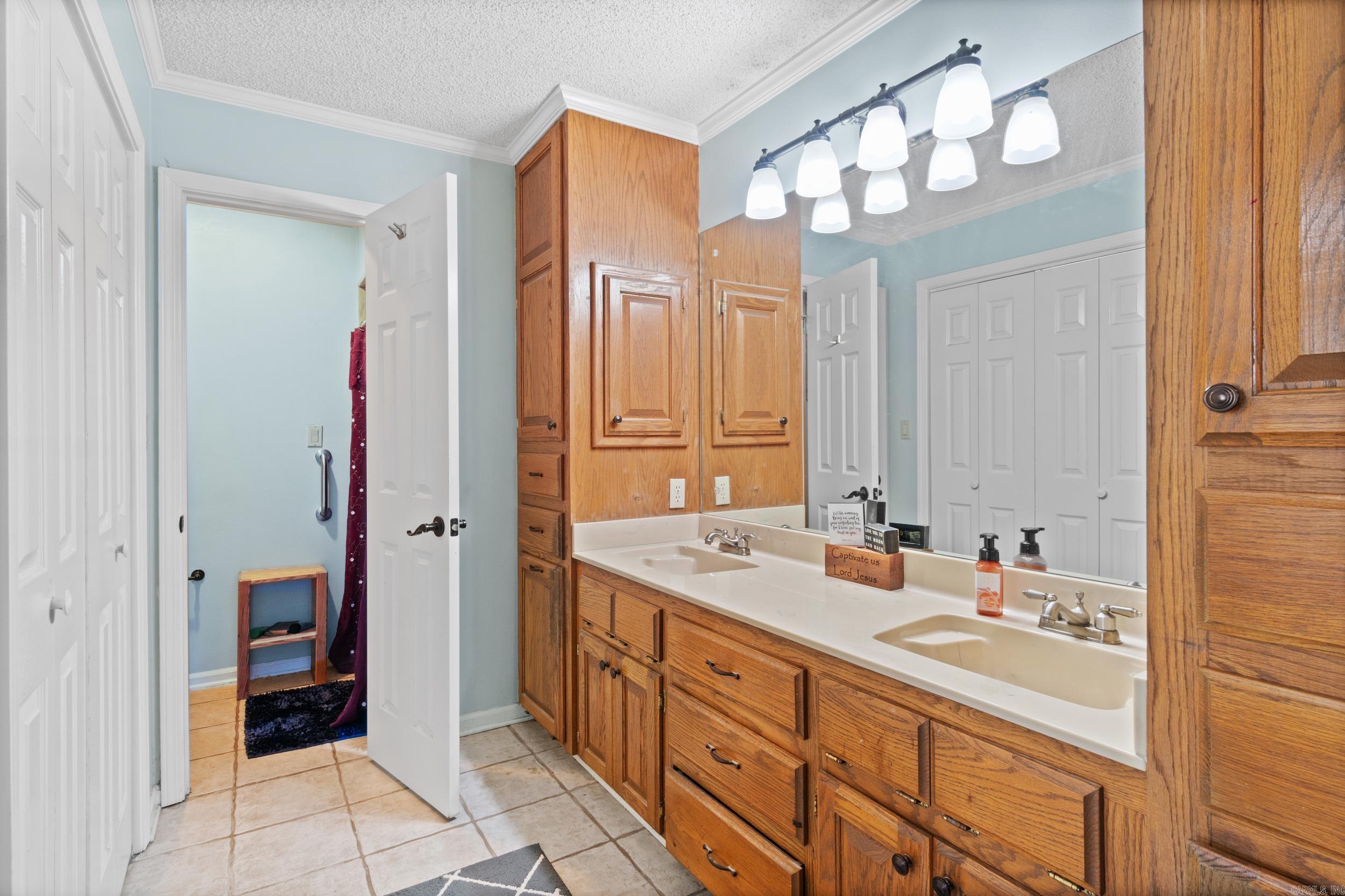 RIVER OAKS - Residential