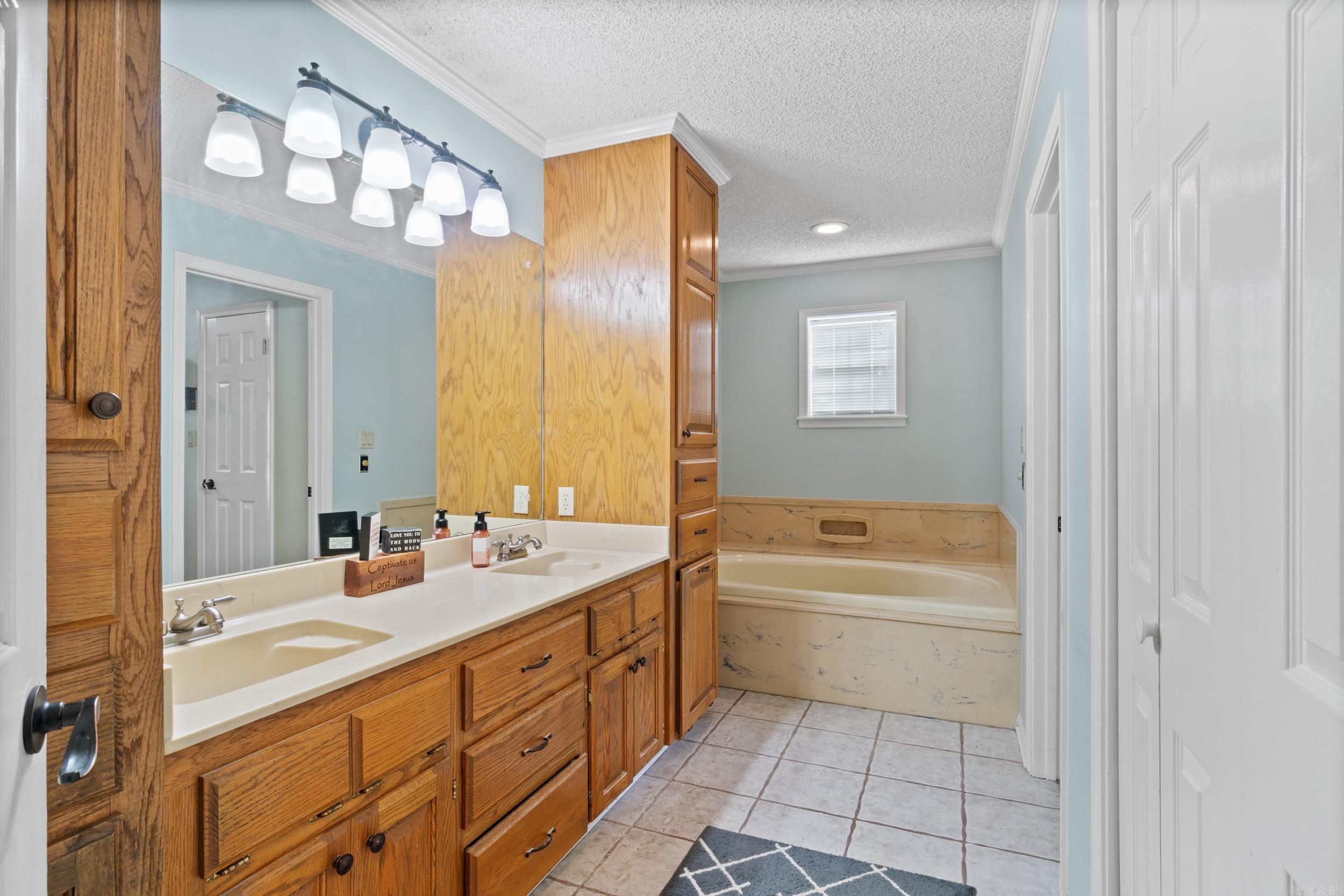 RIVER OAKS - Residential